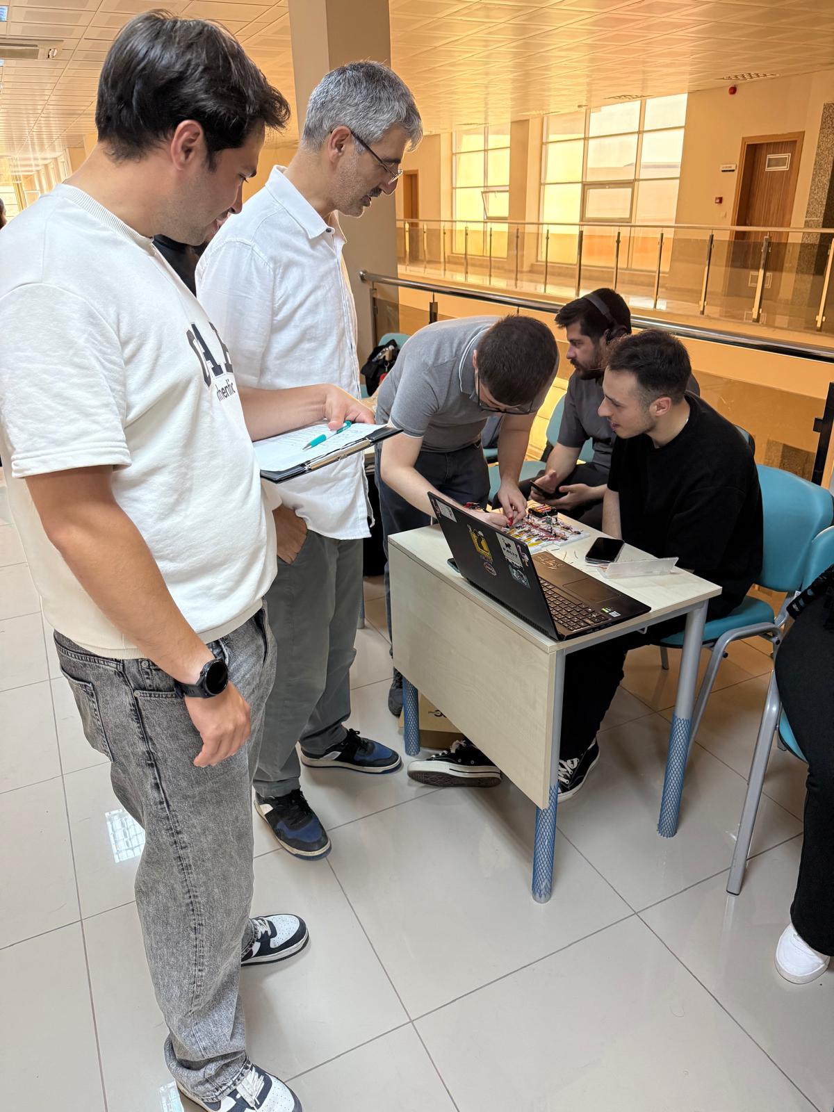 Sayısal Tasarım Laboratuvarı Proje Sergisi Başarıyla Gerçekleştirildi 1