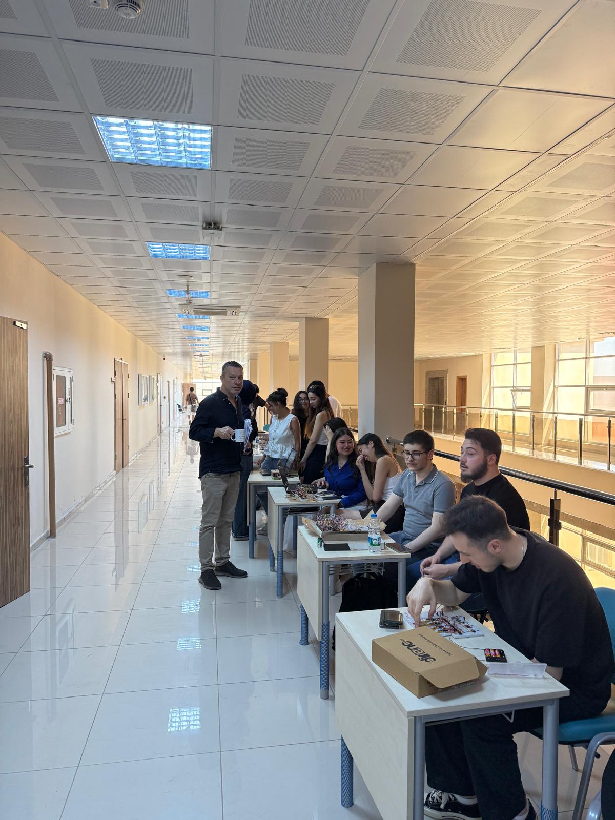 Sayısal Tasarım Laboratuvarı Proje Sergisi Başarıyla Gerçekleştirildi 5