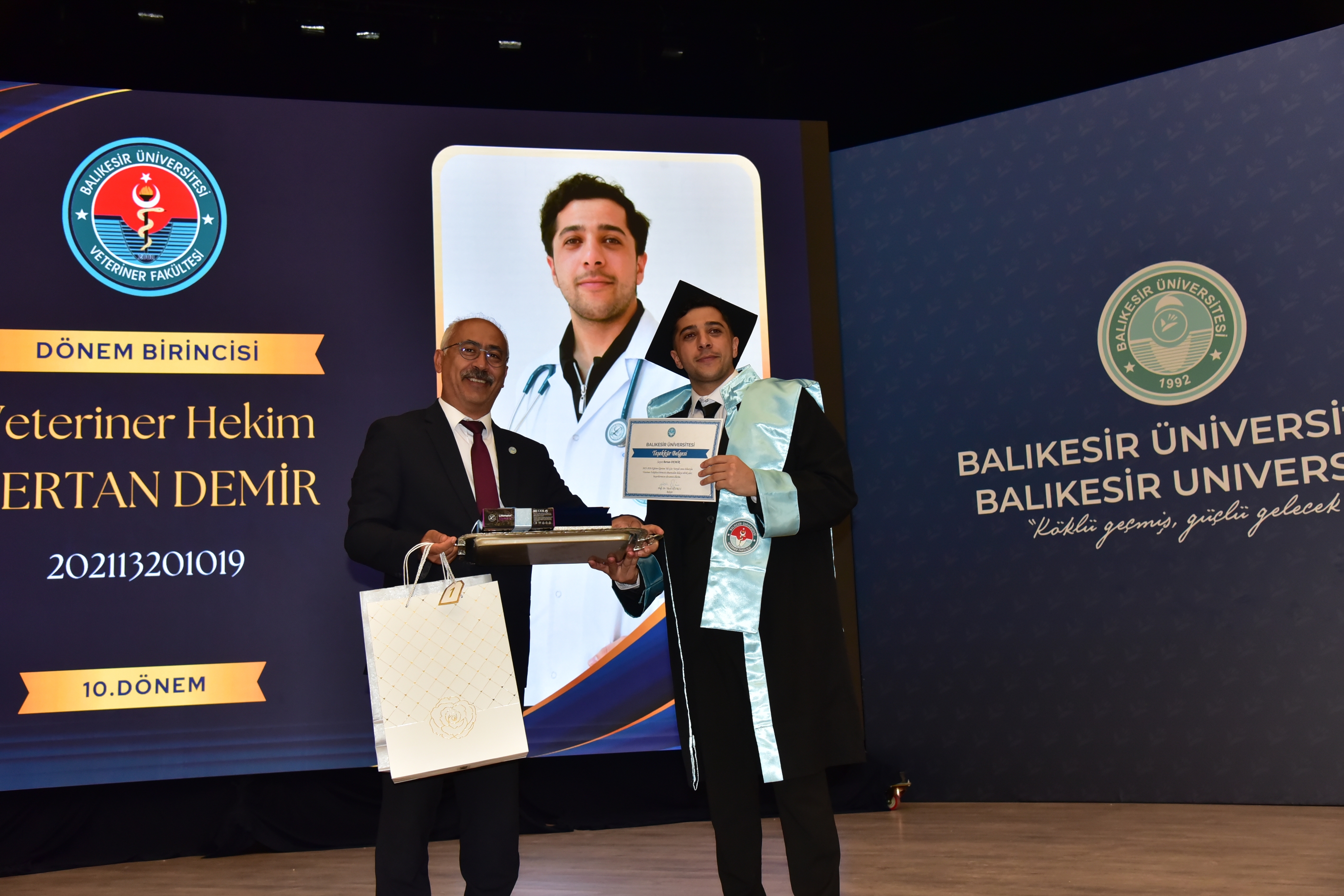 BAÜN Veteriner Fakültesinde Mezuniyet Gururu 8