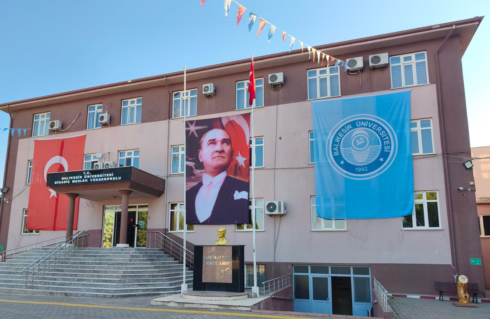 Emirtaş Madencilik - Hakan Baskın' a Eğitime Katkılarından Dolayı Teşekkür Ediyoruz