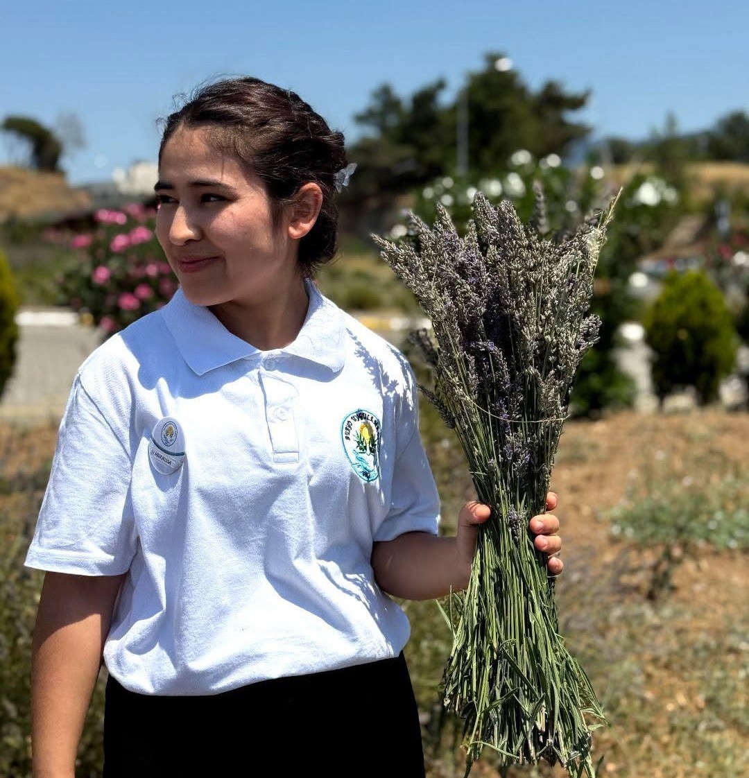 BAÜN Burhaniye Uygulamalı Bilimler Fakültesinde “Lavanta Kokulu Okul” Hasat Etkinliği Düzenlendi 6
