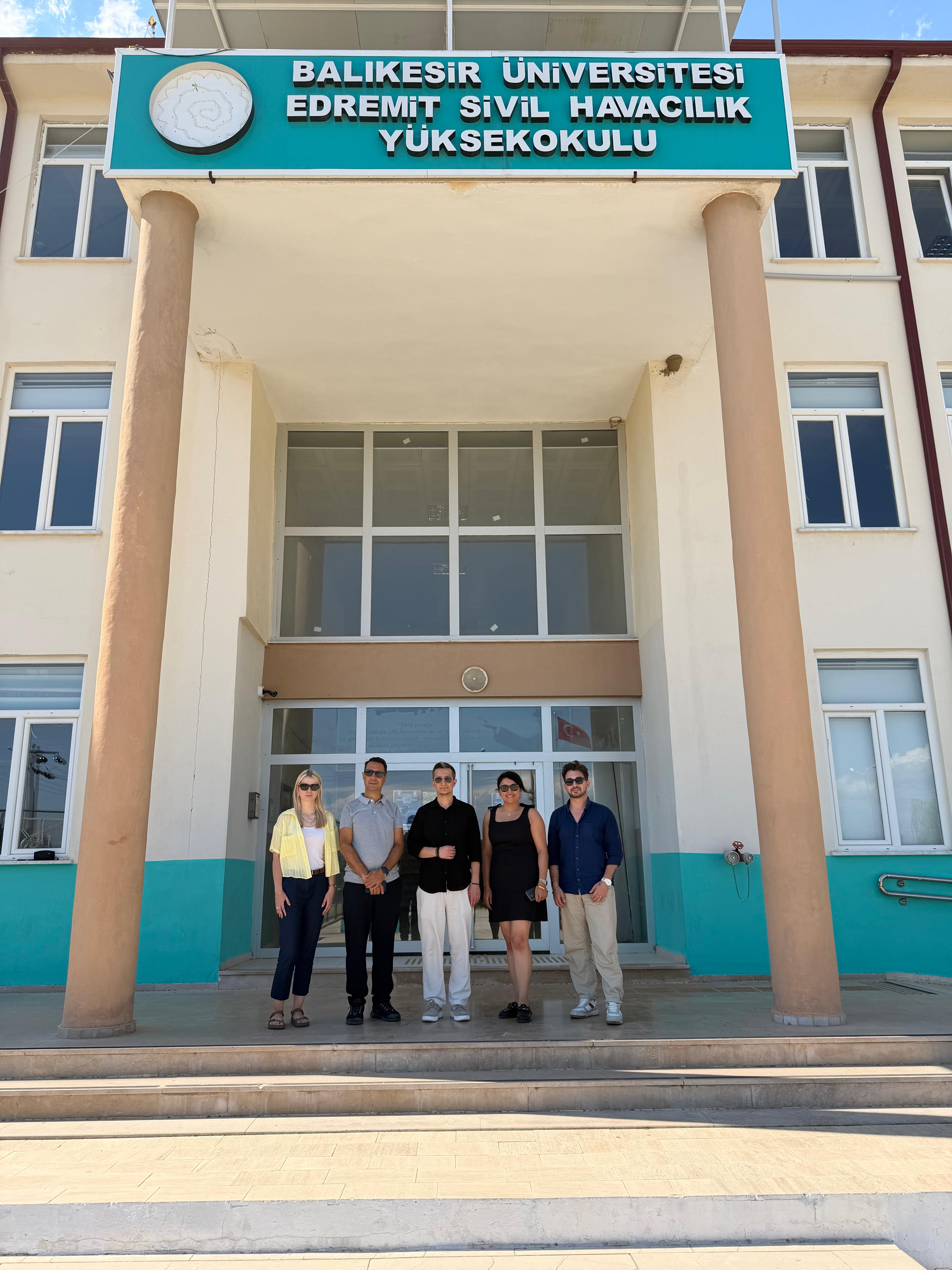Herkes için Havacılık Derneğinden Edremit Sivil Havacılık Yüksekokuluna Ziyaret