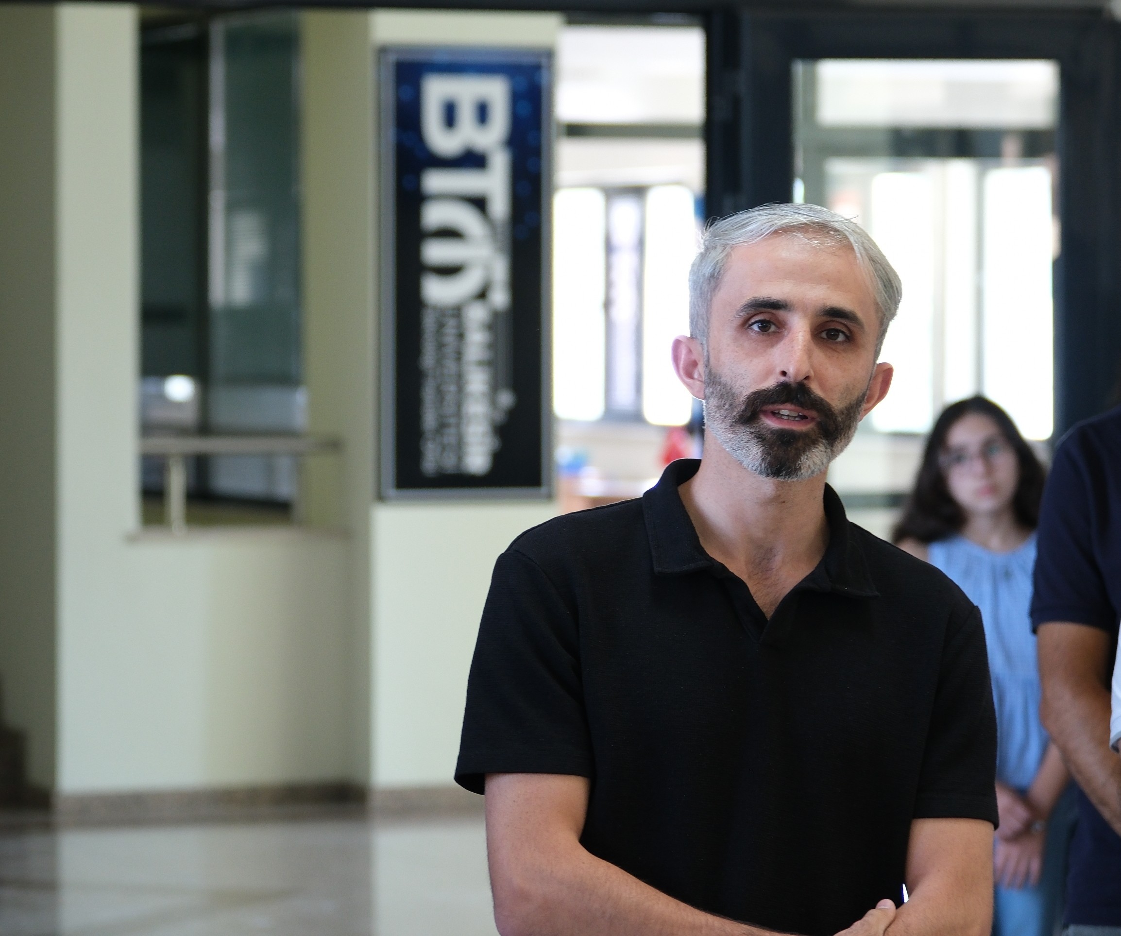 Balıkesir Üniversitesinde 15 Temmuz Demokrasi ve Milli Birlik Günü Fotoğraf Sergisi Ziyarete Açıldı 4
