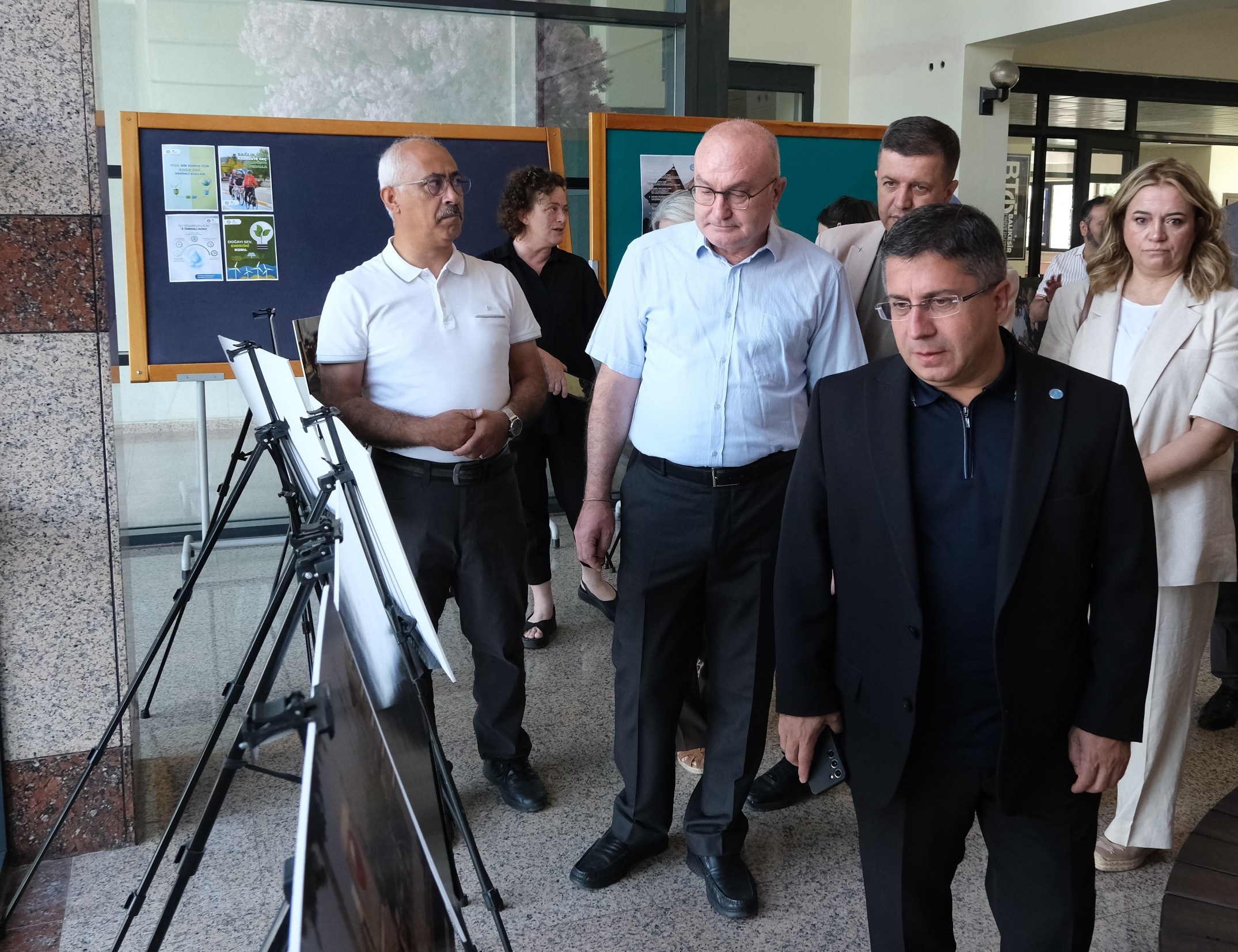 Balıkesir Üniversitesinde 15 Temmuz Demokrasi ve Milli Birlik Günü Fotoğraf Sergisi Ziyarete Açıldı 6