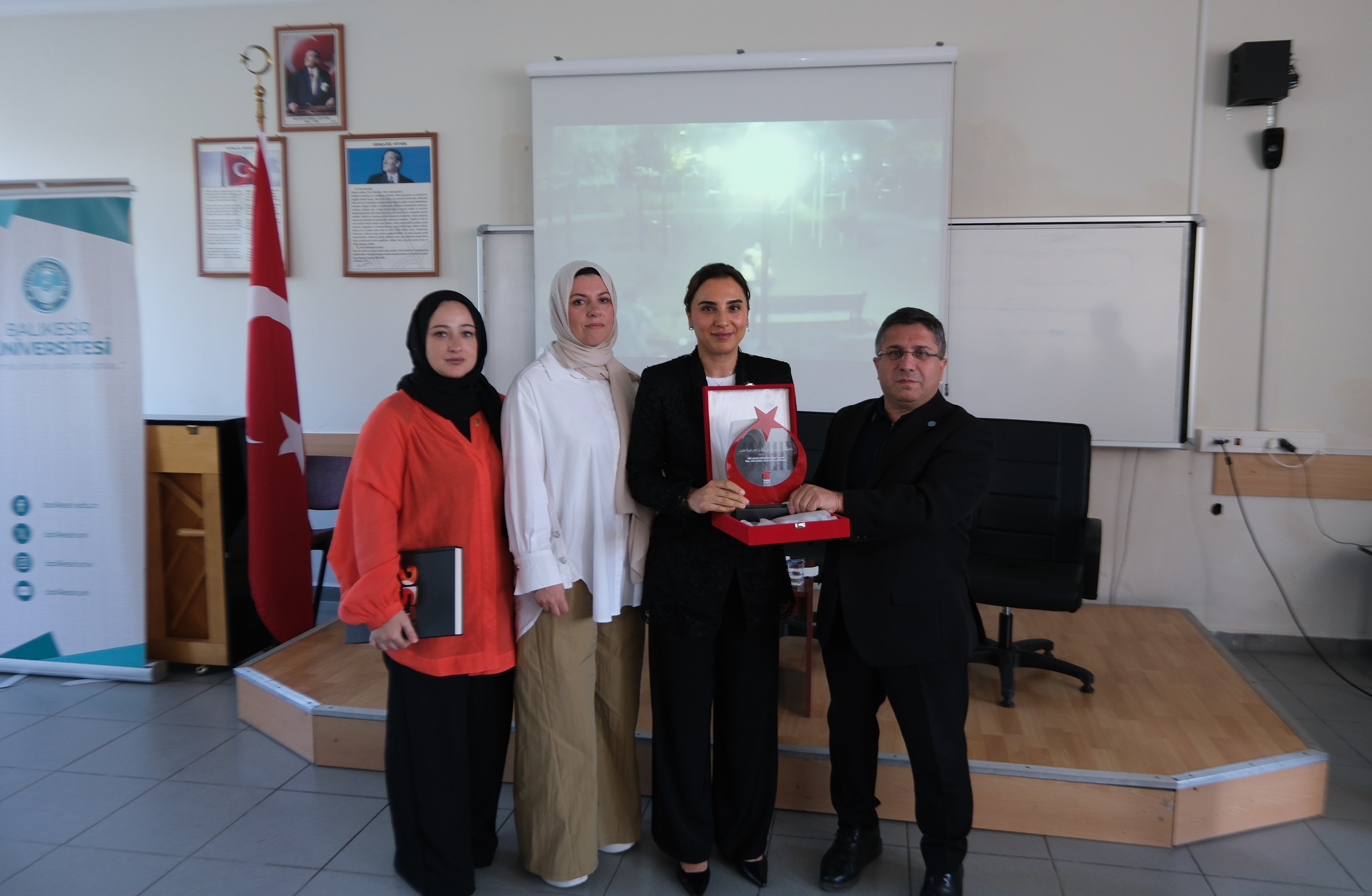 BAÜN’de 15 Temmuz’un Hafızası Canlı Tanıklıklarla Paylaşıldı: Şehit Yakınlarıyla Anlamlı Söyleşi 6