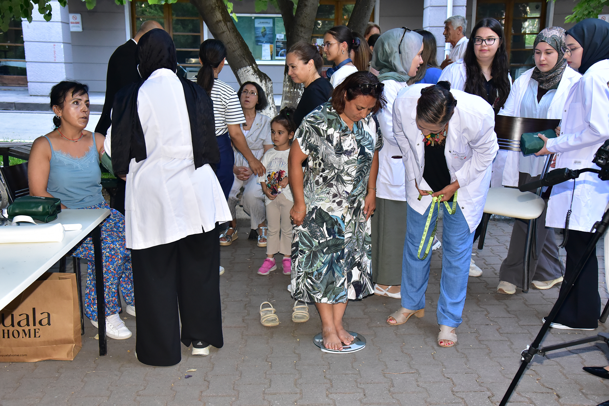 BAÜN Bilim Kafe’de Hayata Dokunanlar Topluluğundan Sağlık Taraması ve İlk Yardım Eğitimi 4