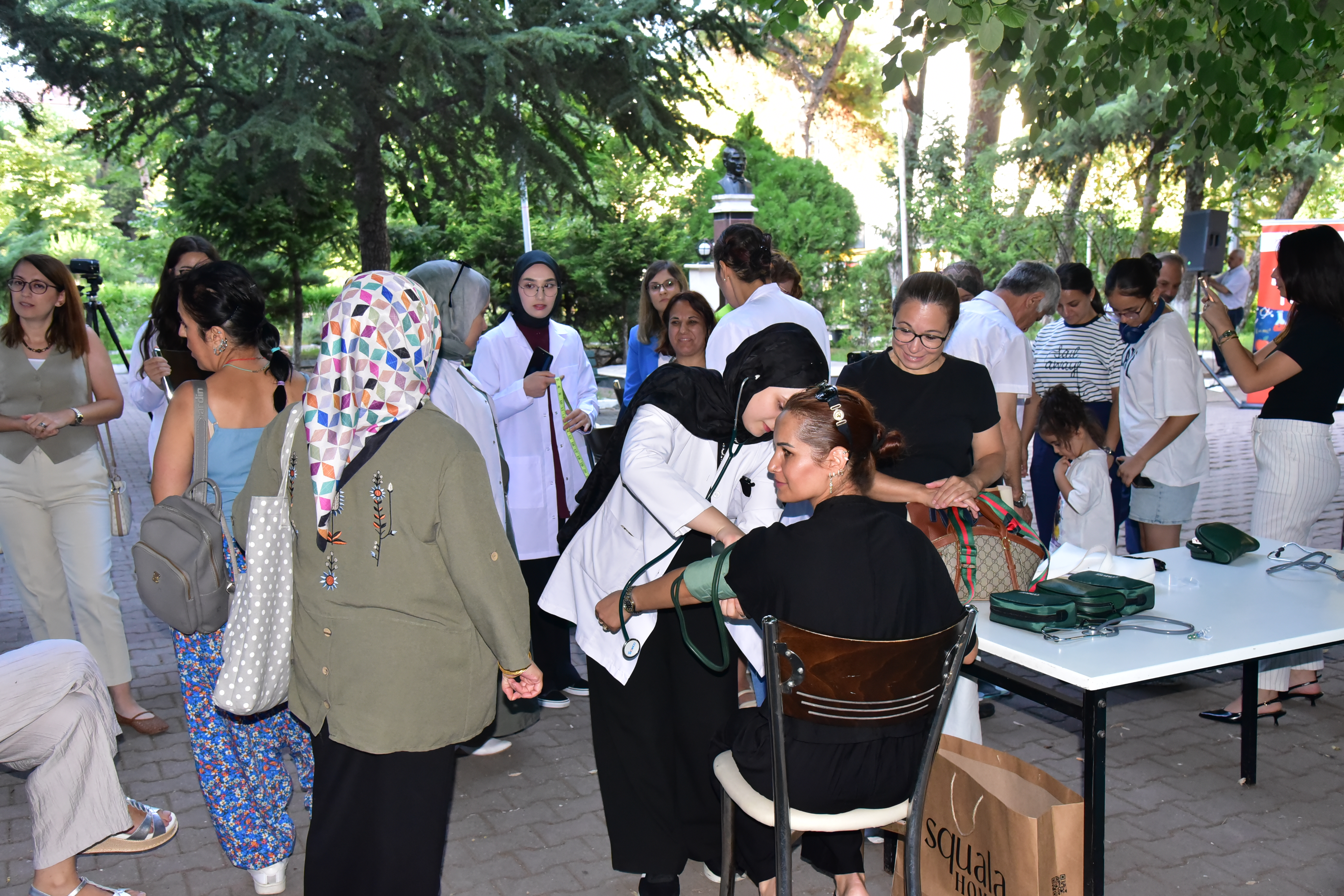 BAÜN Bilim Kafe’de Hayata Dokunanlar Topluluğundan Sağlık Taraması ve İlk Yardım Eğitimi 5