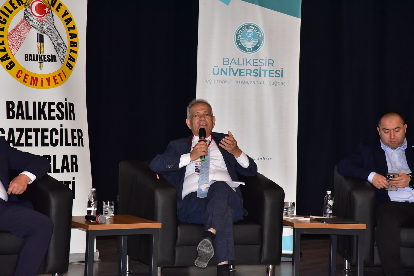 Uluslararası Akademisyen, Gazeteci ve Medya Temsilcileri Forumu” Balıkesir Üniversitesinde Gerçekleştirildi 12