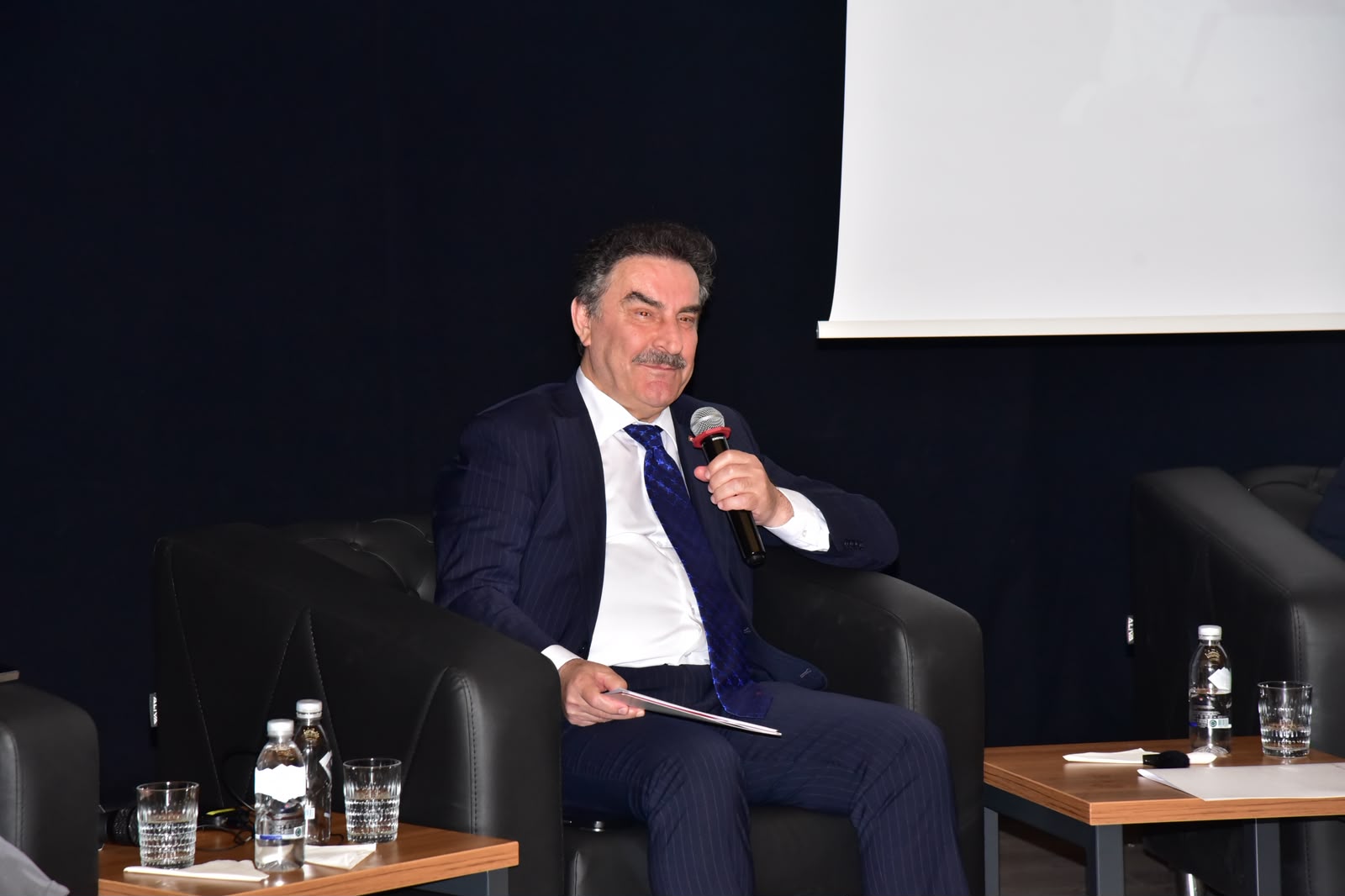 Uluslararası Akademisyen, Gazeteci ve Medya Temsilcileri Forumu” Balıkesir Üniversitesinde Gerçekleştirildi 13
