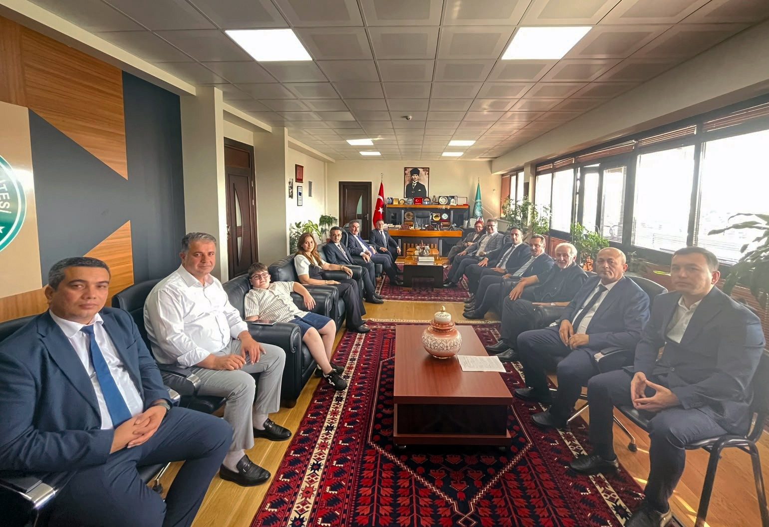 Uluslararası Akademisyen, Gazeteci ve Medya Temsilcileri Forumu Heyetinden Rektör Oğurlu’ya Ziyaret