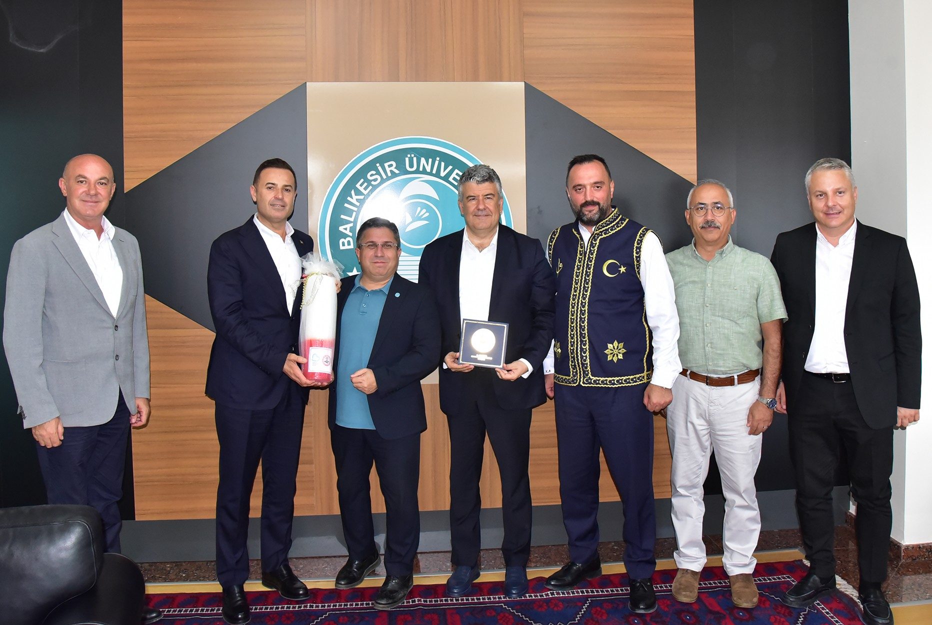 Balıkesir Büyükşehir Belediye Başkanı Ahmet Akın’dan Rektör Oğurlu’ya 66. Geleneksel Kurtdereli Mehmet Pehlivan Güreşleri Daveti