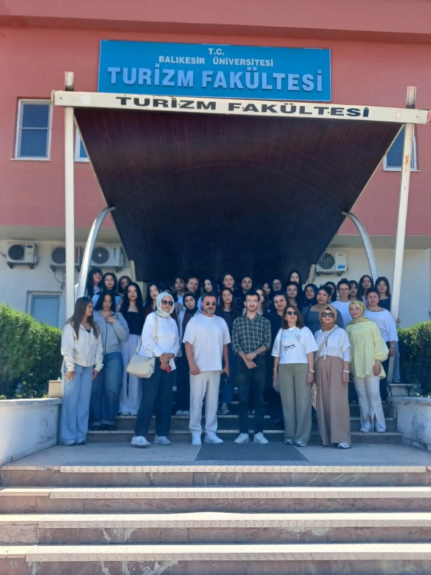 Kütahya Hayme Ana Kız Mesleki ve Teknik Anadolu Lisesi öğrencileri Fakültemizi Ziyaret Etti
