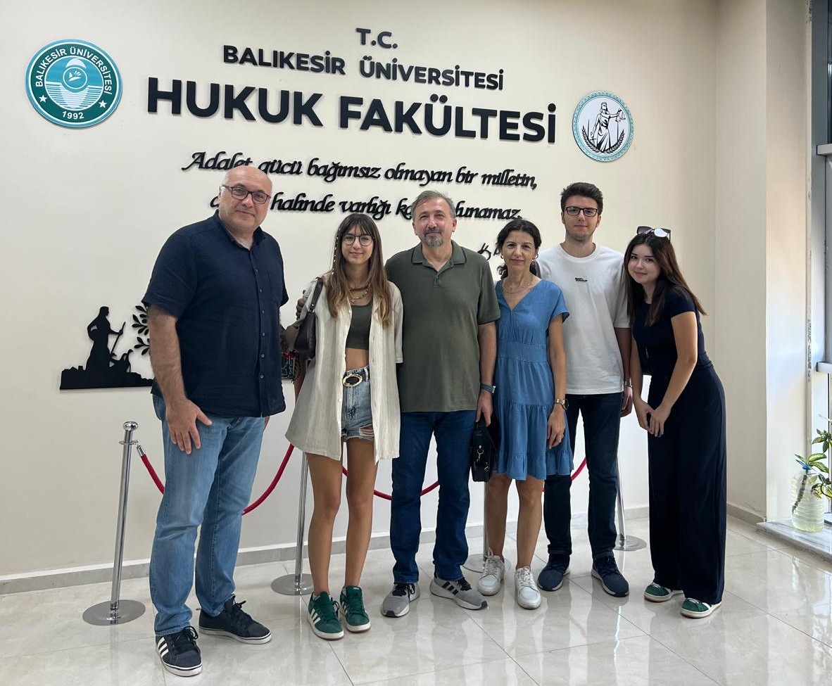 Hukuk Fakültesinde Yeni Öğrenci Kayıtları Devam Ediyor