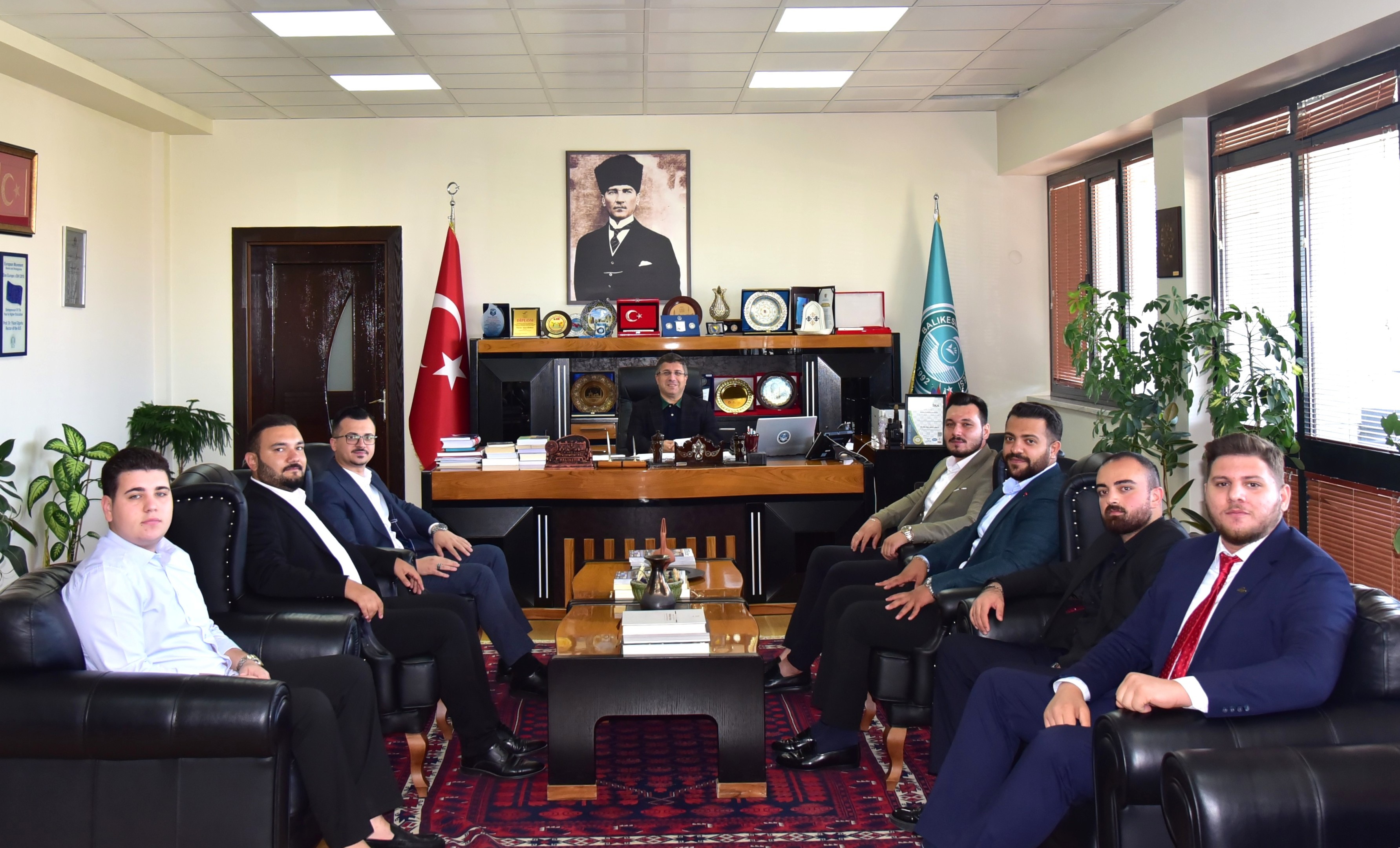 AK Parti Balıkesir İl Gençlik Kolları Yönetiminden Rektör Oğurlu’ya Ziyaret