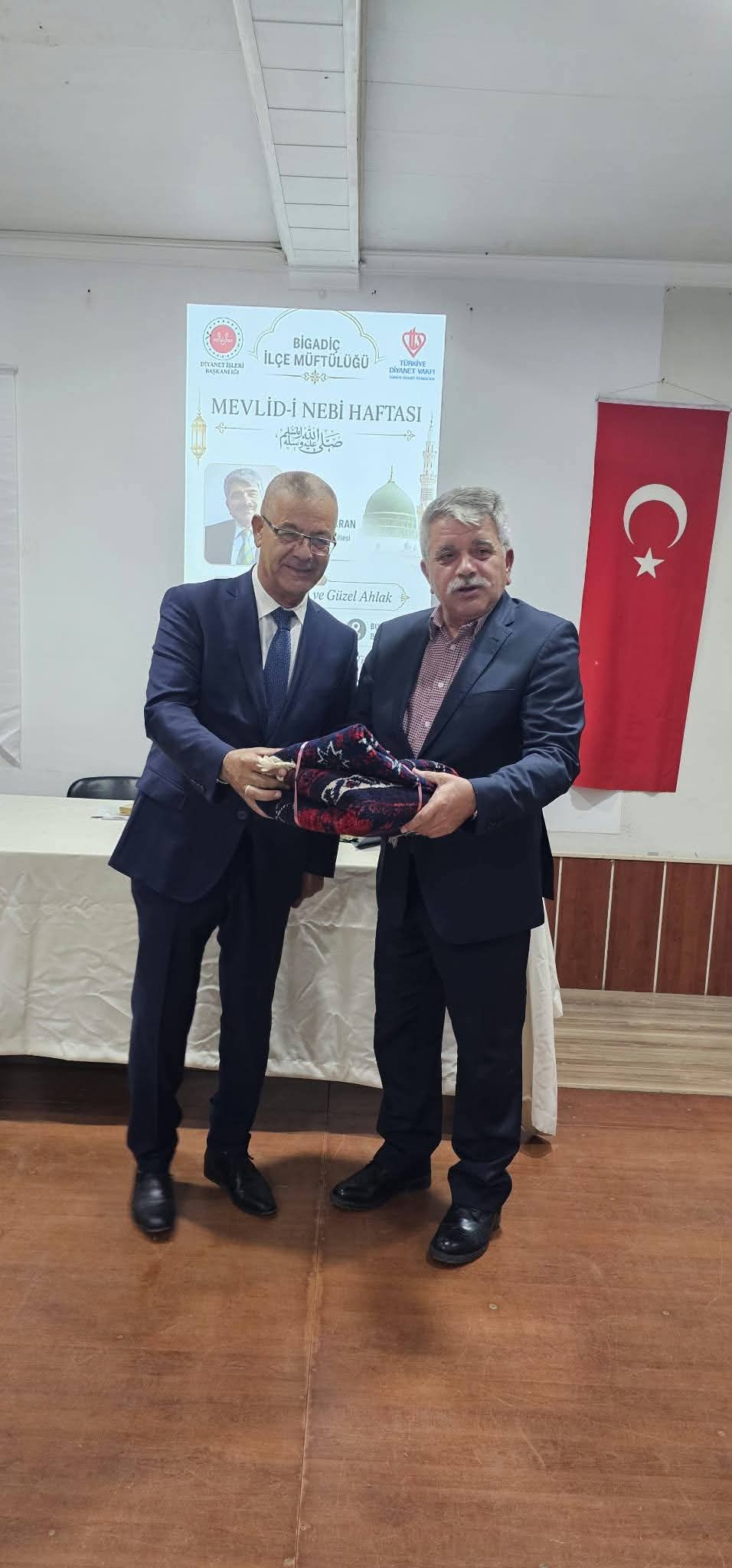 Bigadiç’te “Hz. Peygamber ve Güzel Ahlak” Konulu Konferans Düzenlendi