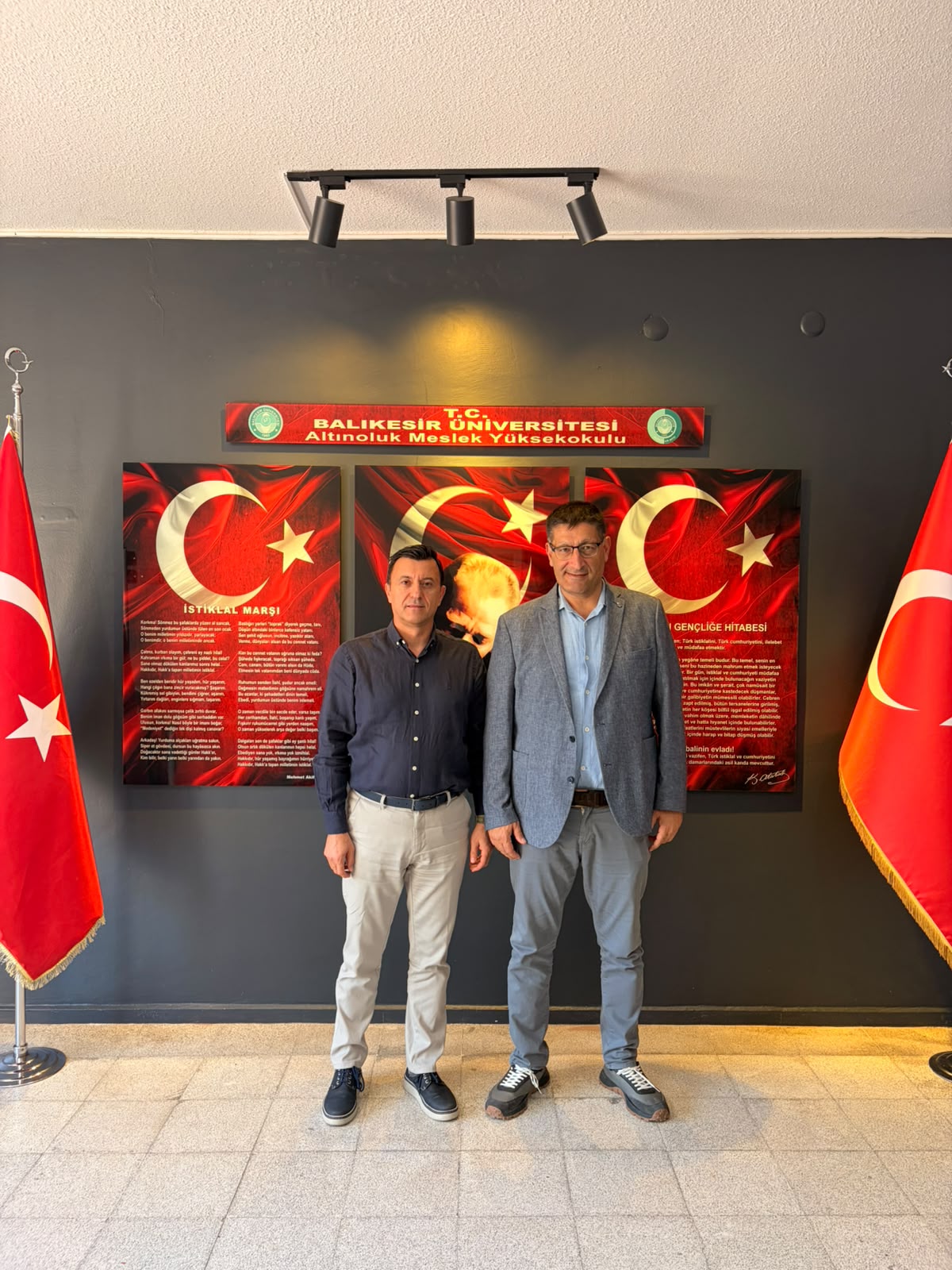 Havran Meslek Yüksekokulu Müdürü Dr. Öğr. Üyesi İsmail ATABAY’dan Yüksekokul Müdürümüz Prof. Dr. Ersin AKYÜZ’e Ziyaret