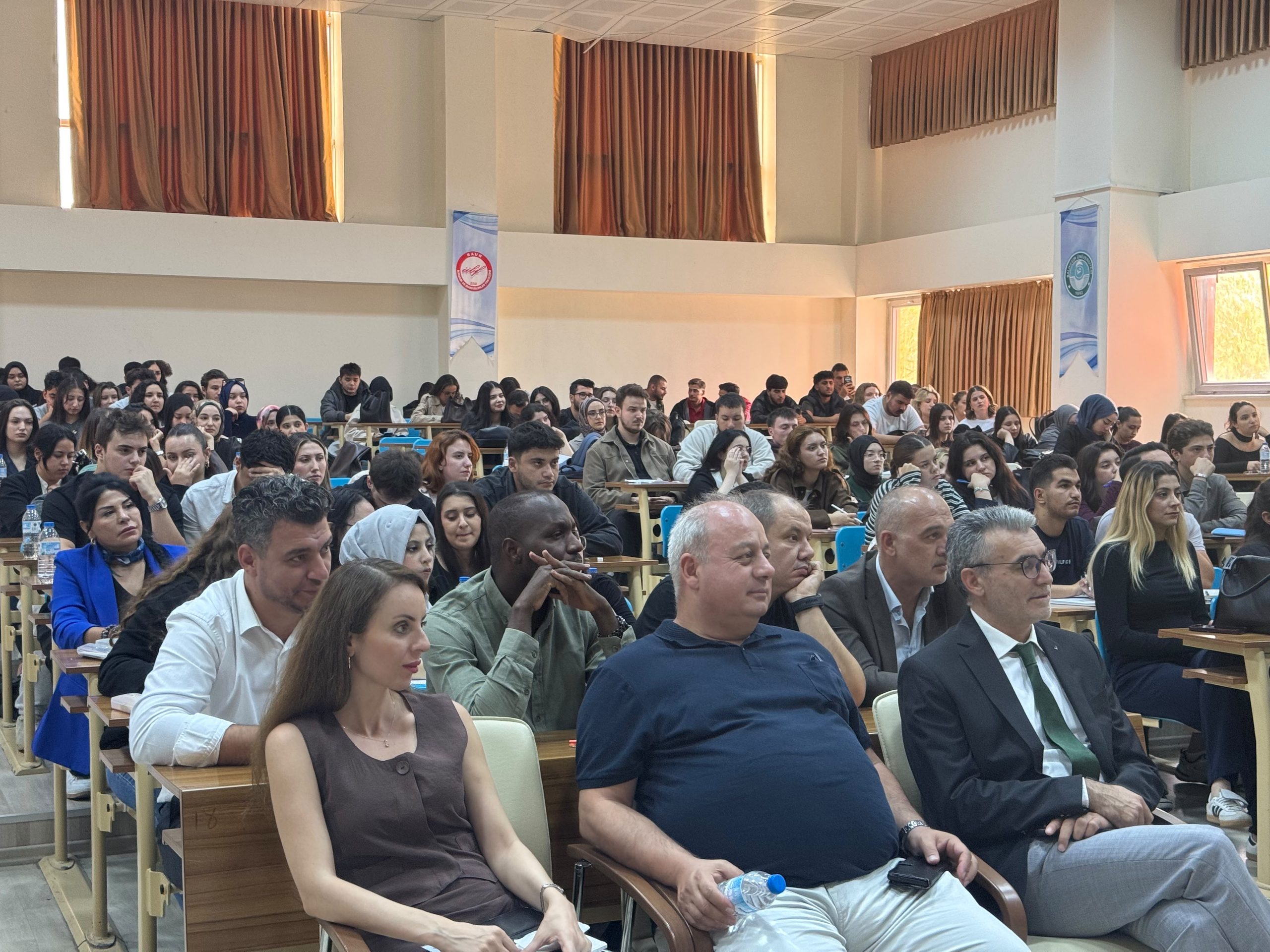 TARİHSEL PERSPEKTİFTEN MAKROEKONOMİK MODELLERİN YORUMLANMASI SEMİNERİ GERÇEKLEŞTİRİLDİ 2