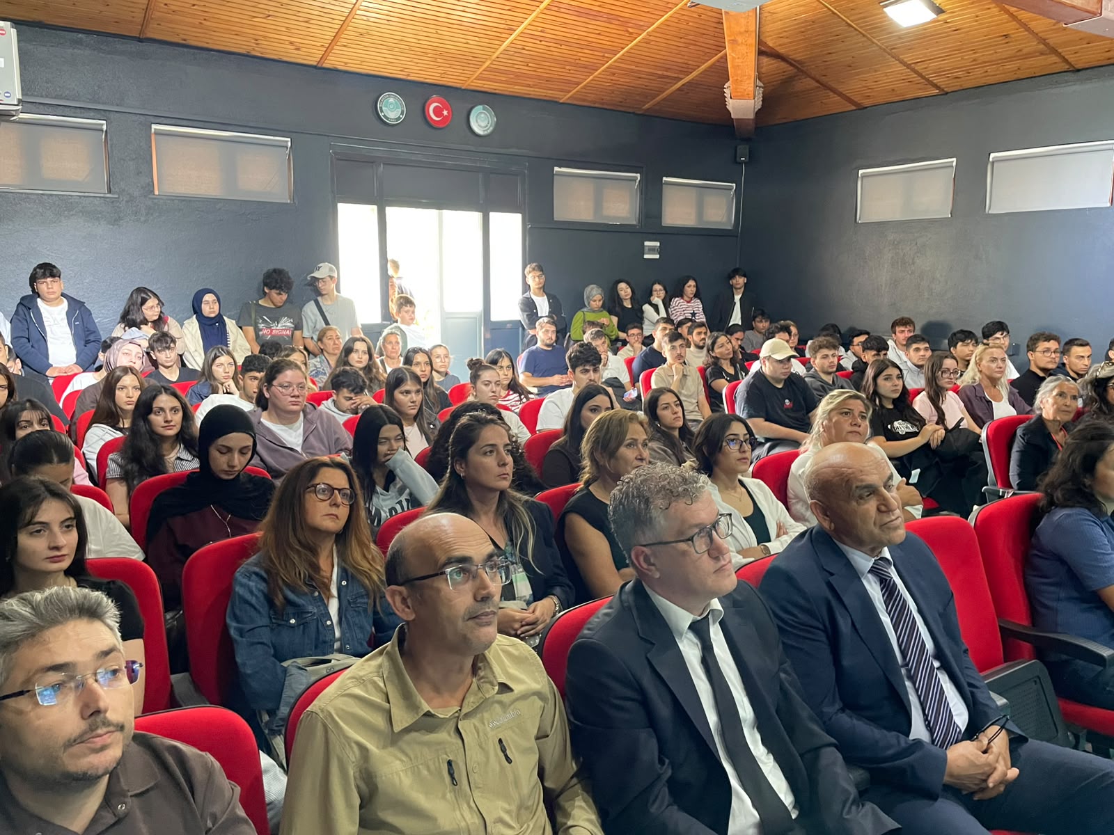 Altınoluk Meslek Yüksekokulunda 2026-2027 Eğitim-Öğretim Yılı Açılış Dersi Yoğun İlgiyle Gerçekleştirildi 4
