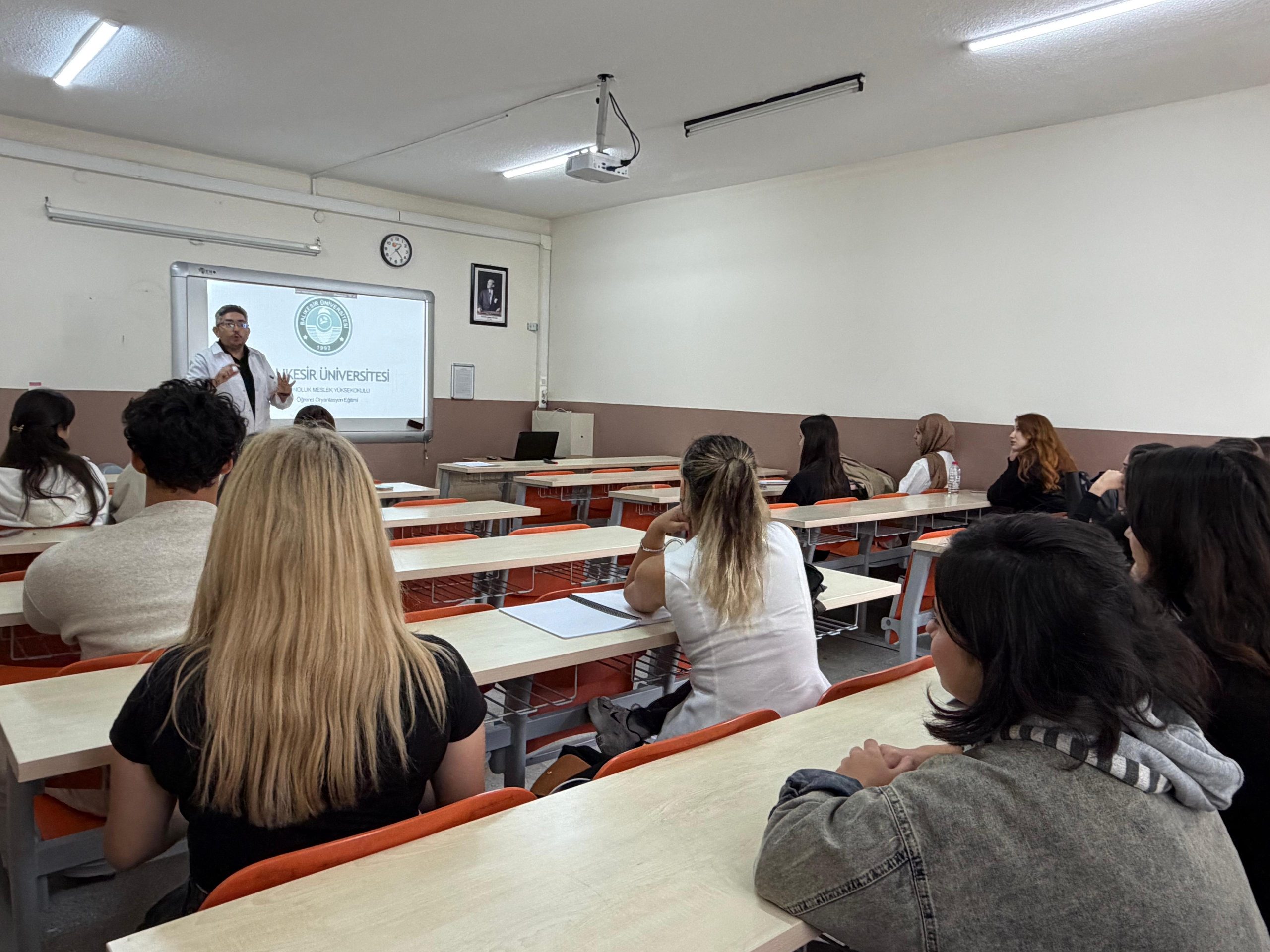 Kimya Teknolojisi Programı 2026 Girişli Öğrencileriyle Dönem Başı Danışmanlık ve Uyum Toplantısı Gerçekleştirildi 4