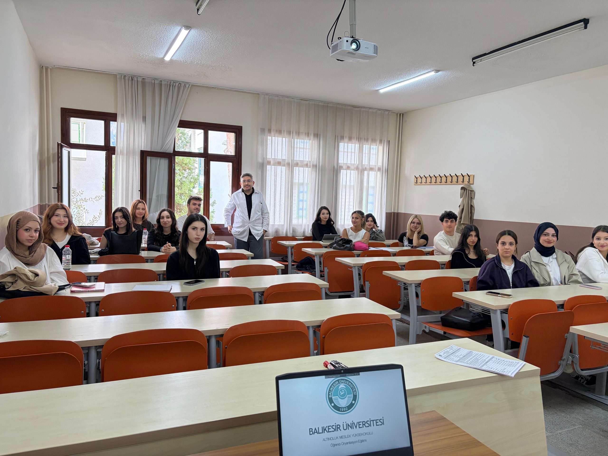 Kimya Teknolojisi Programı 2026 Girişli Öğrencileriyle Dönem Başı Danışmanlık ve Uyum Toplantısı Gerçekleştirildi 1