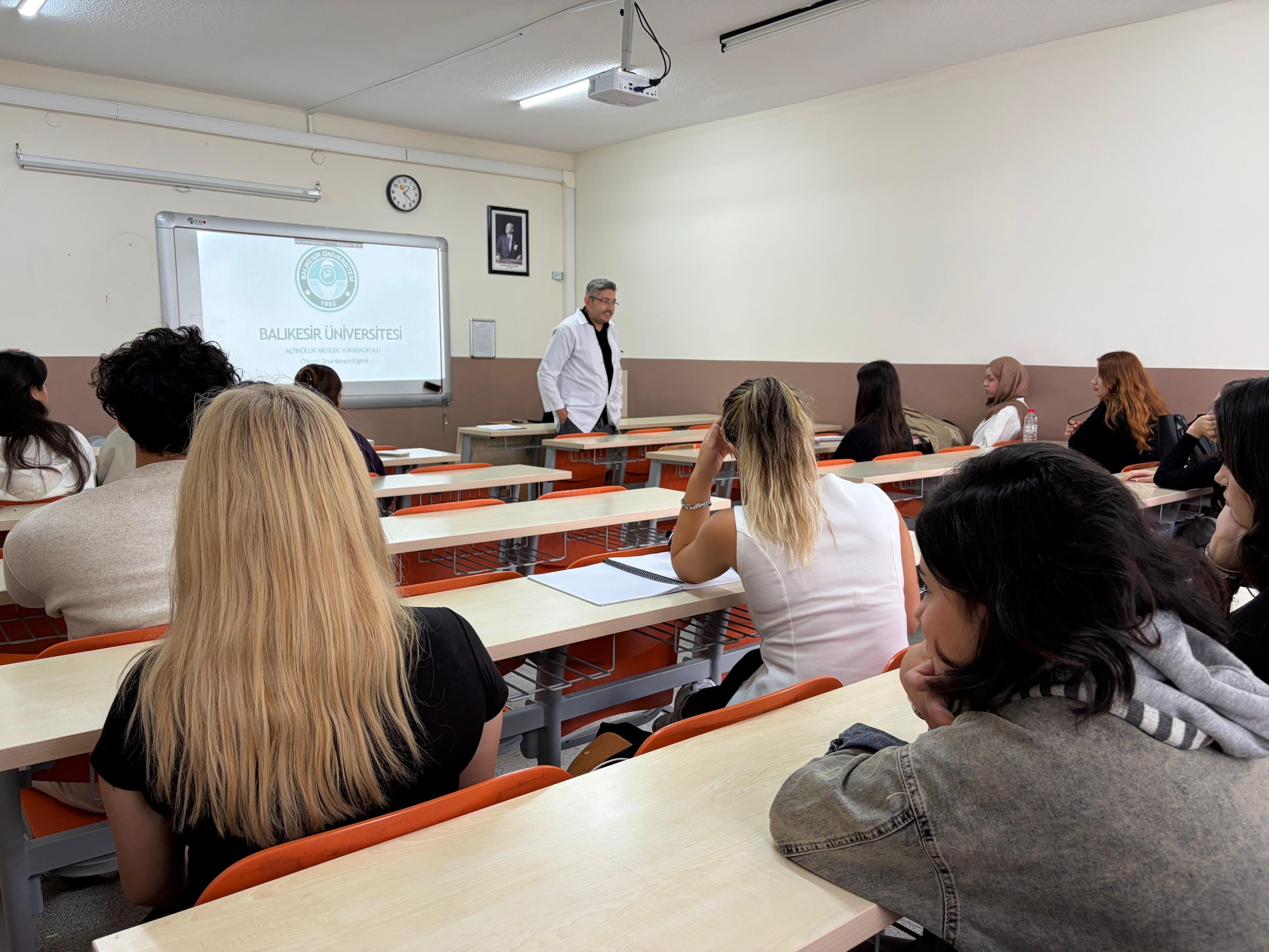 Kimya Teknolojisi Programı 2026 Girişli Öğrencileriyle Dönem Başı Danışmanlık ve Uyum Toplantısı Gerçekleştirildi 5