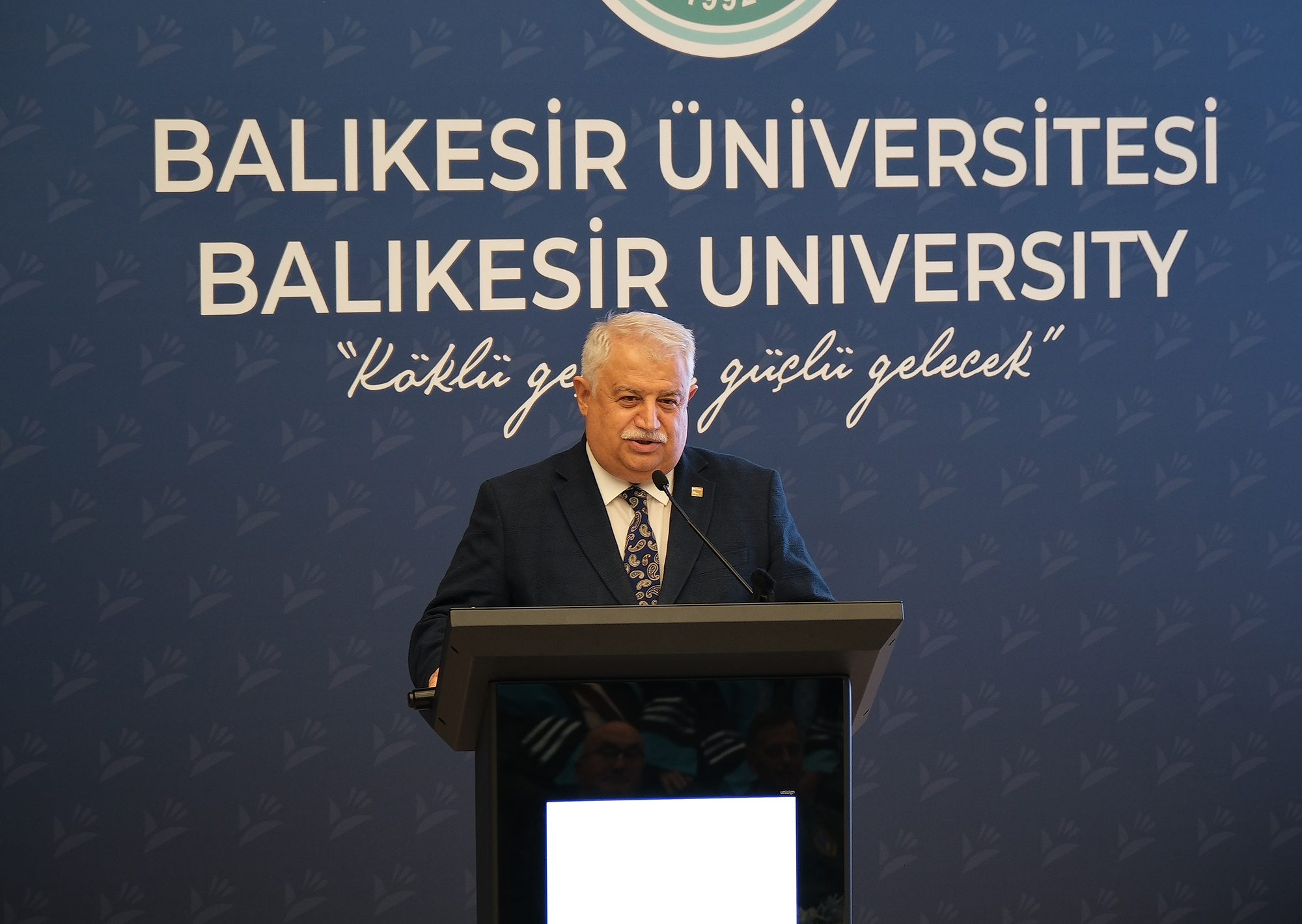 Balıkesir Üniversitesinde 2026-2027 Akademik Yılı Açılış Töreni Gerçekleştirildi: İlk Dersi TÜBA Başkanı Prof. Dr. Muzaffer Şeker Verdi 11