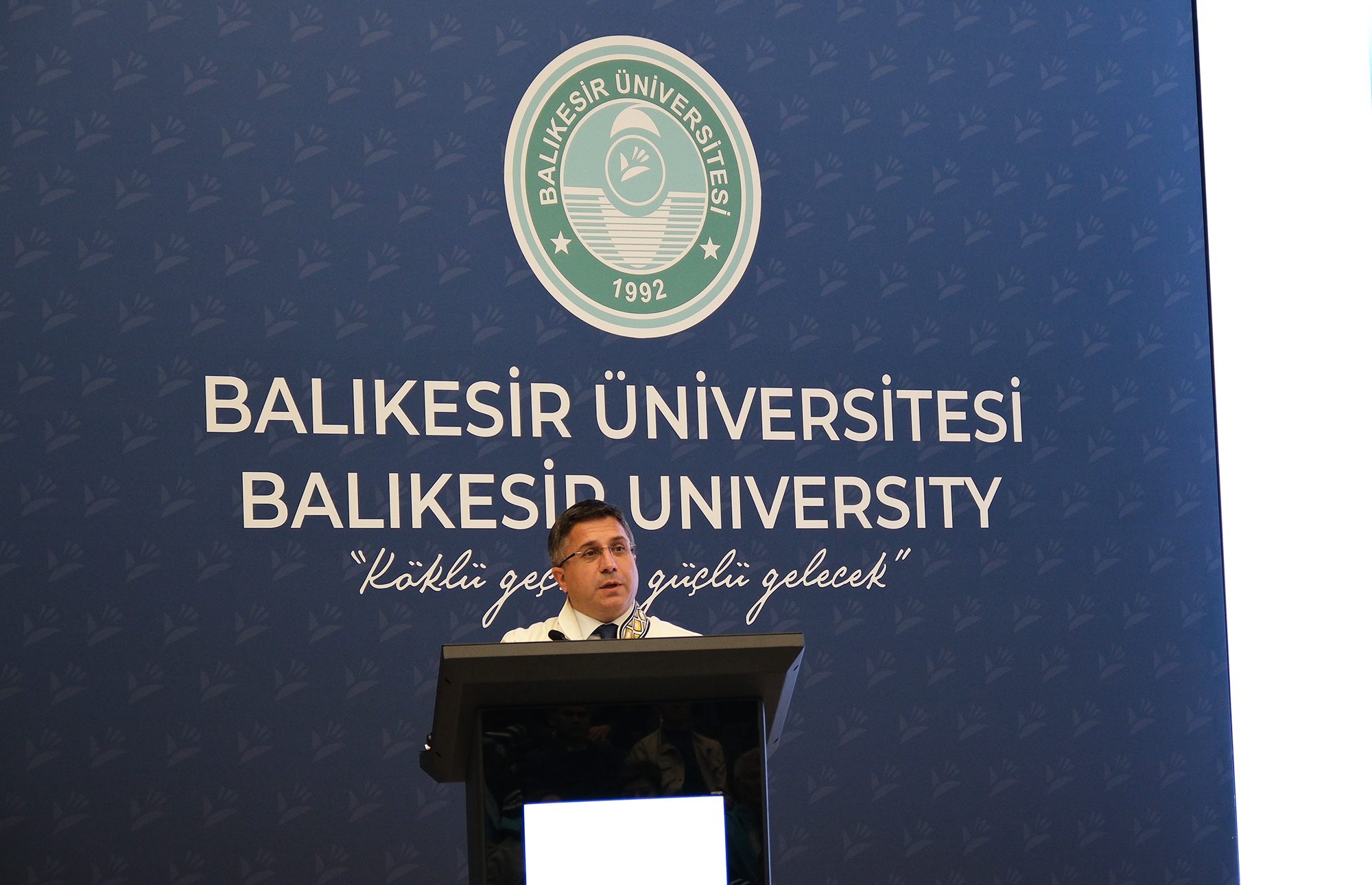Balıkesir Üniversitesinde 2026-2027 Akademik Yılı Açılış Töreni Gerçekleştirildi: İlk Dersi TÜBA Başkanı Prof. Dr. Muzaffer Şeker Verdi 6