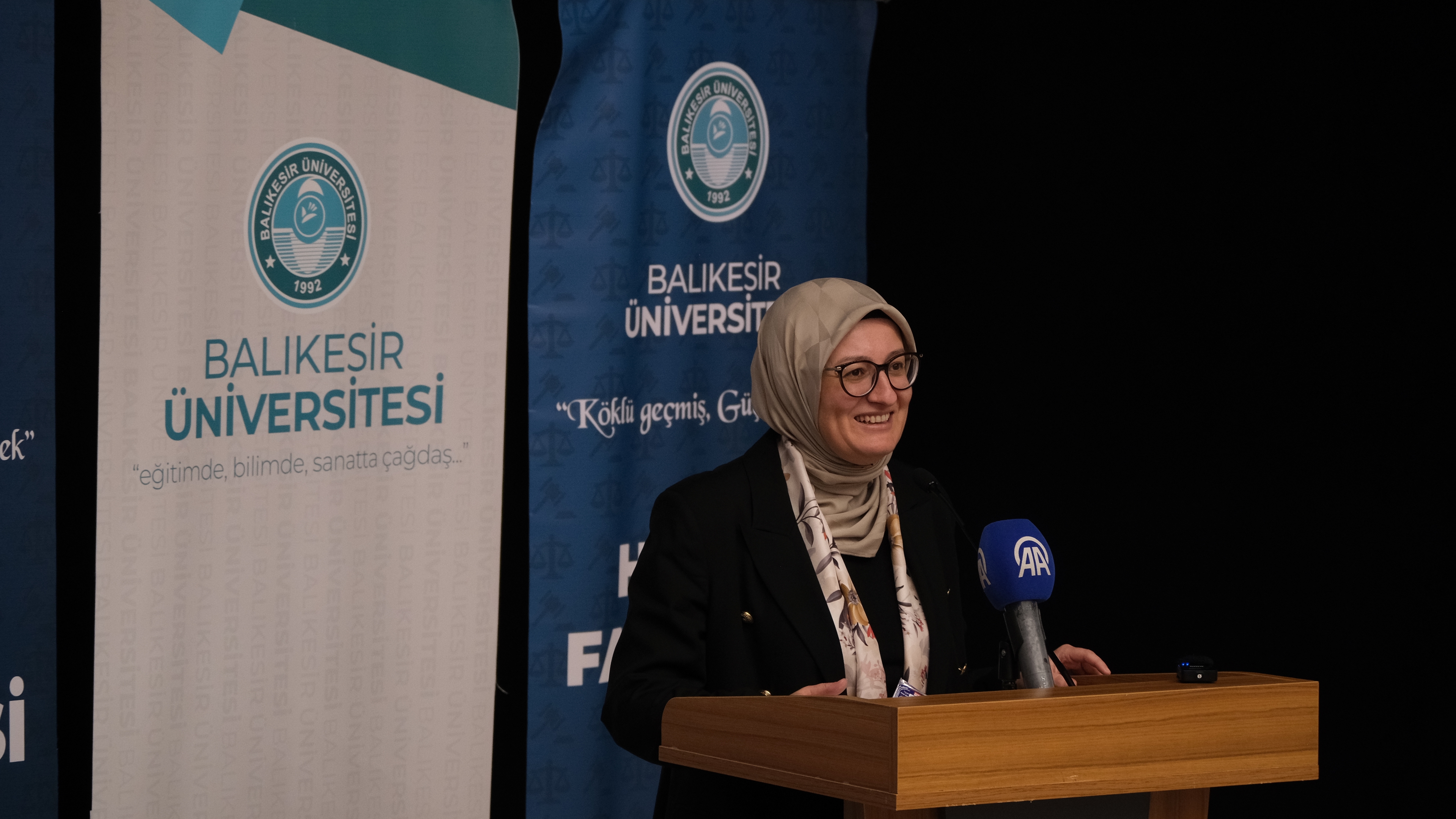 BAÜN Hukuk Fakültesinde Açılış Dersini Ak Parti Genel Başkan Yardımcısı Belgin Uygur Verdi: Terörsüz Türkiye Mesajı  12