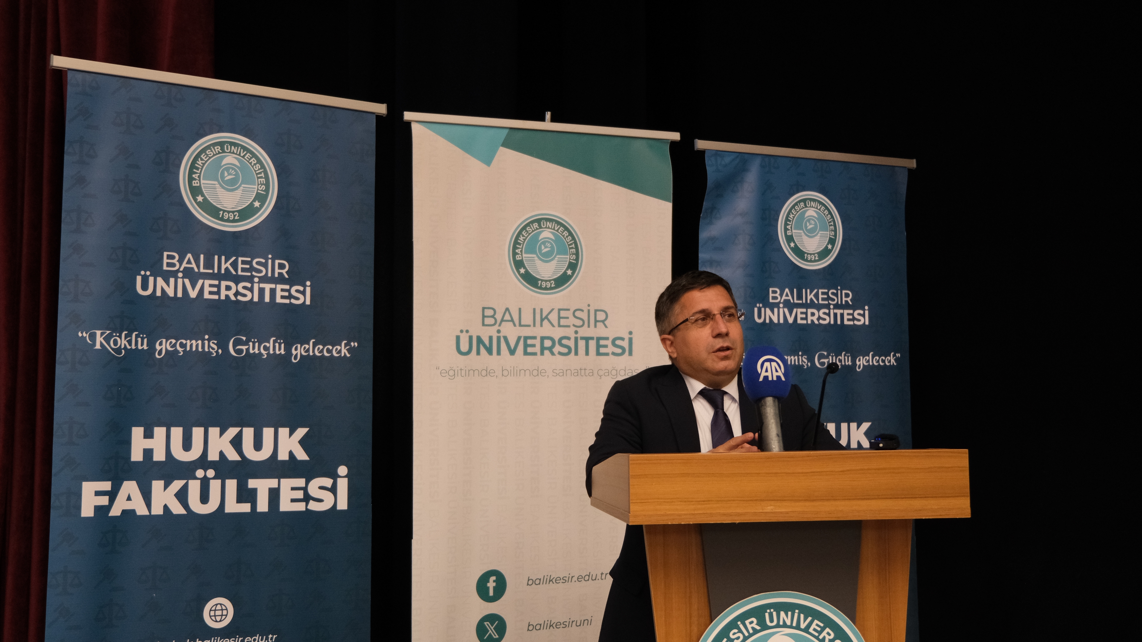 BAÜN Hukuk Fakültesinde Açılış Dersini Ak Parti Genel Başkan Yardımcısı Belgin Uygur Verdi: Terörsüz Türkiye Mesajı  8