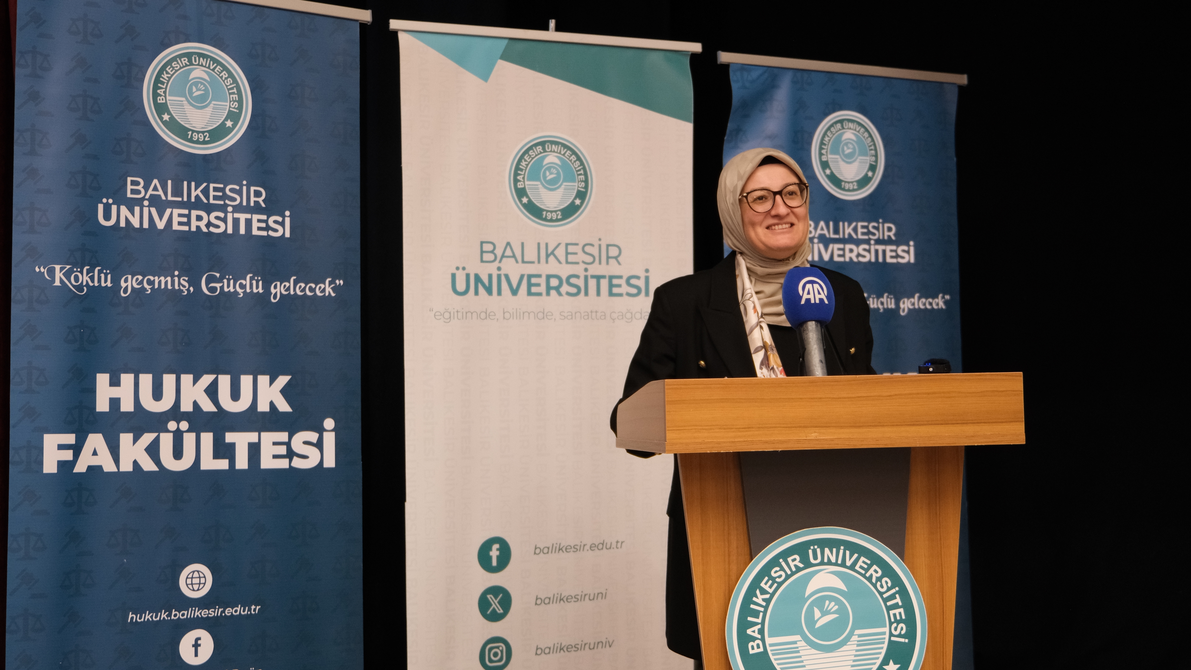 BAÜN Hukuk Fakültesinde Açılış Dersini Ak Parti Genel Başkan Yardımcısı Belgin Uygur Verdi: Terörsüz Türkiye Mesajı  11