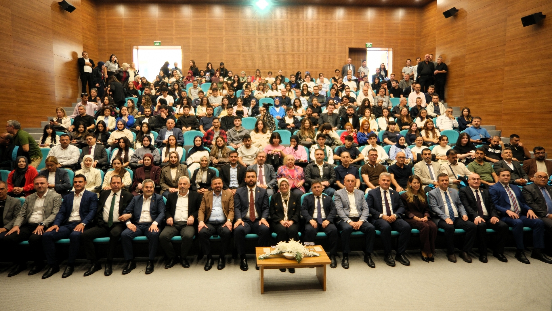 BAÜN Hukuk Fakültesinde Açılış Dersini Ak Parti Genel Başkan Yardımcısı Belgin Uygur Verdi: Terörsüz Türkiye Mesajı 