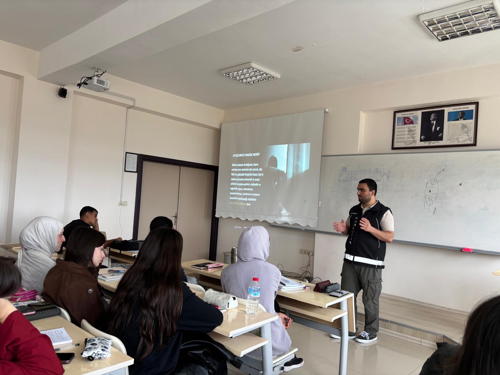 Savaştepe MYO’da NarkoRehber Bilgilendirme Semineri gerçekleştirildi.