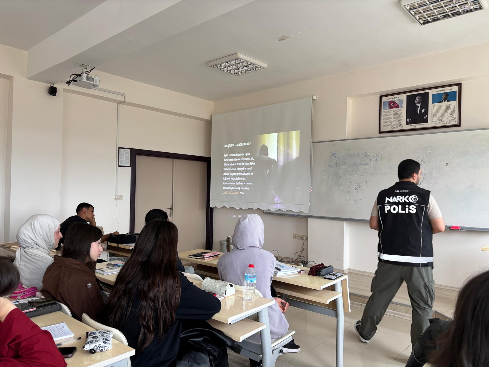 Savaştepe MYO’da NarkoRehber Bilgilendirme Semineri gerçekleştirildi. 2