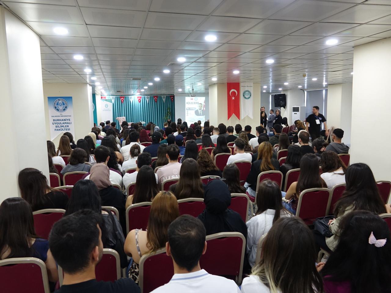 Türkiye Ulusal Ajansı Başkanı Astarcı, BAÜN Burhaniye Uygulamalı Bilimler Fakültesi Yeni Akademik Yıl Açılış Dersini Verdi 2