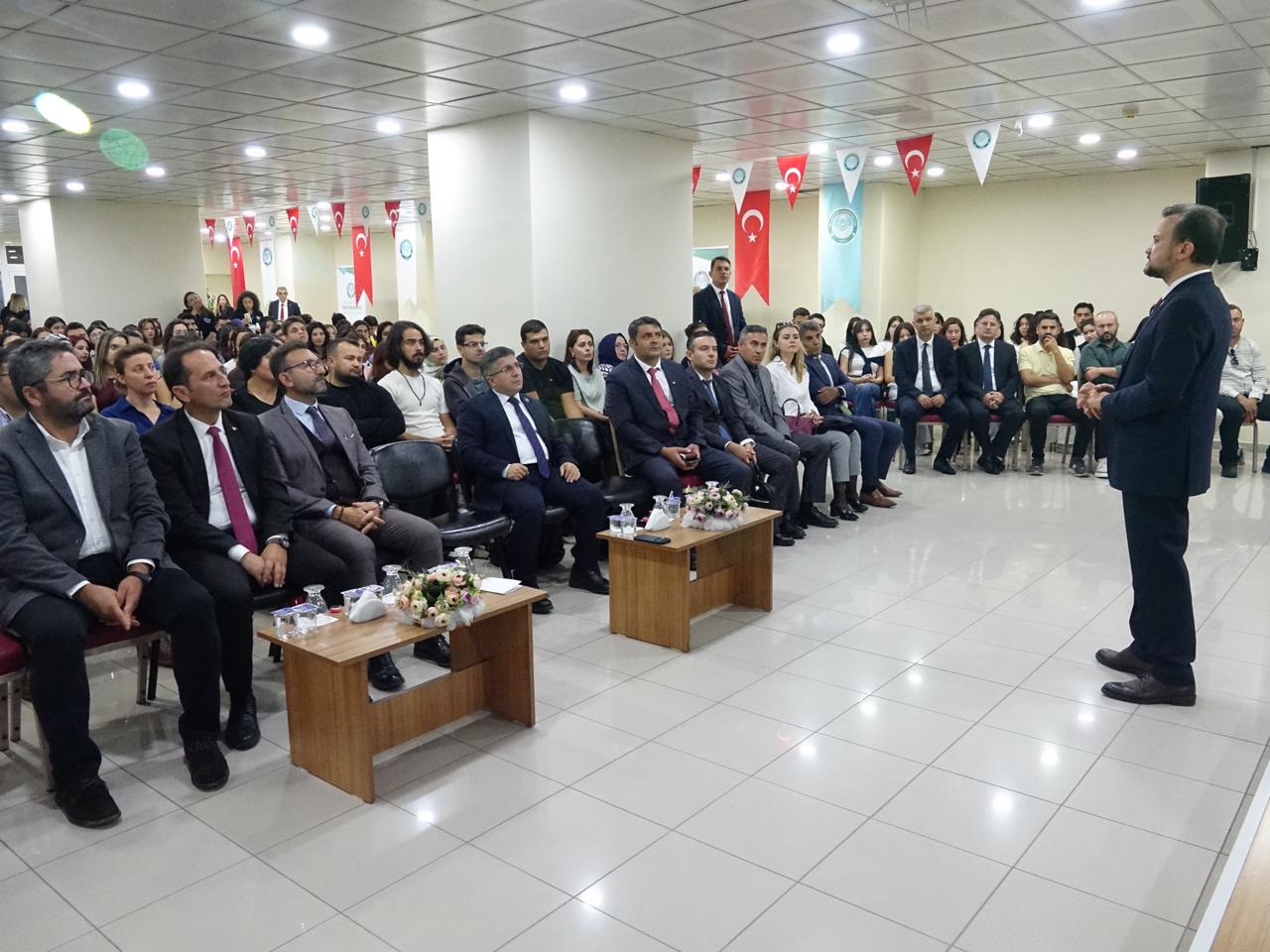 Türkiye Ulusal Ajansı Başkanı Astarcı, BAÜN Burhaniye Uygulamalı Bilimler Fakültesi Yeni Akademik Yıl Açılış Dersini Verdi 6