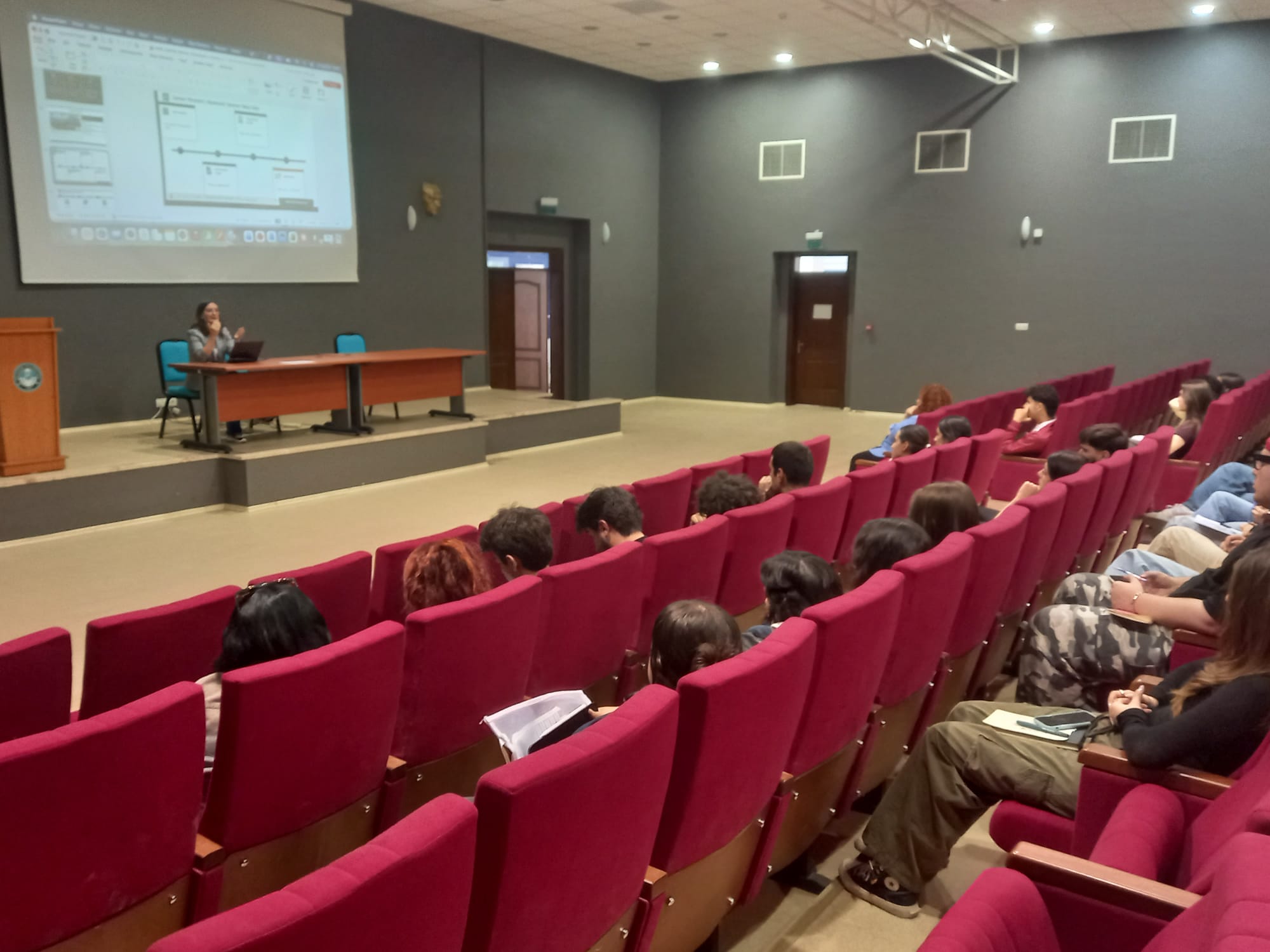 Grafik Sanatlar Bölümü Öğrencilerine Yönelik Oryantasyon Eğitimi Gerçekleştirildi