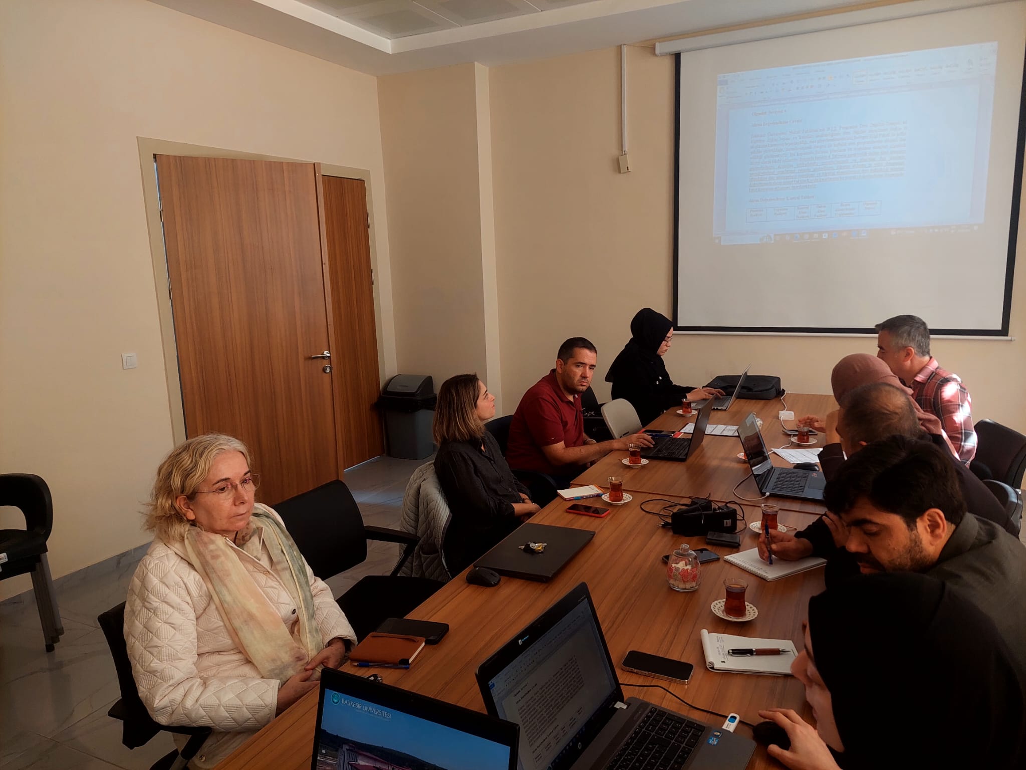 Balıkesir Üniversitesi Hukuk Fakültesi ve İlahiyat Fakültesi Arasında 2025 Yılı ABİDR Akran Değerlendirmesi Gerçekleştirildi 3