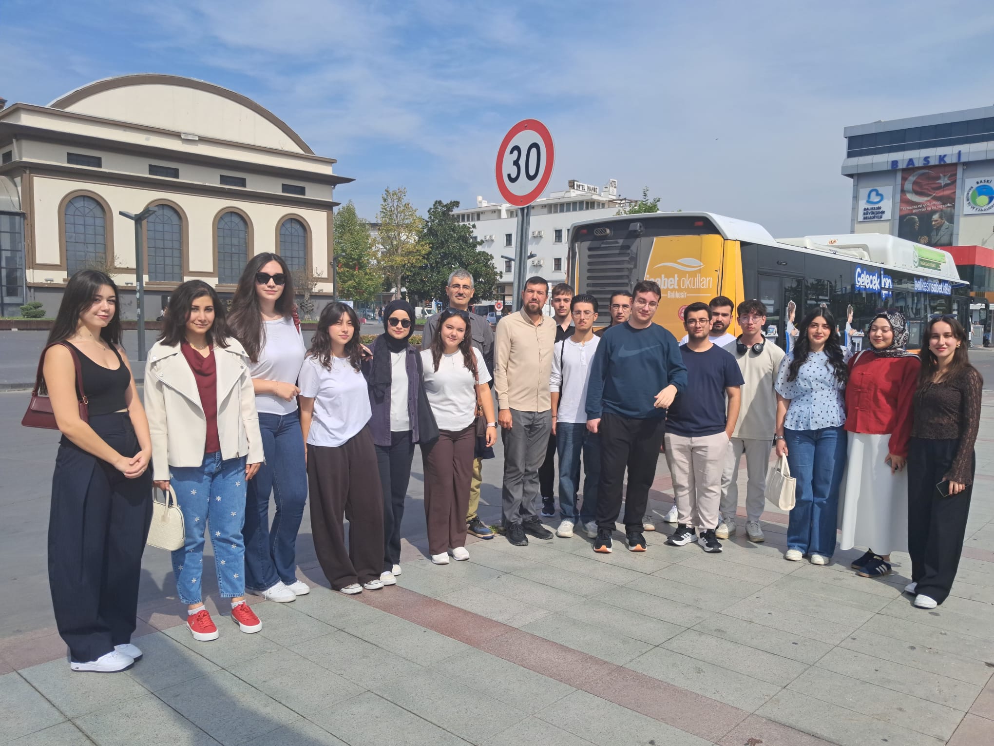 2026-2027 Eğitim-Öğretim Yılı Oryantasyon Programı Kapsamında Balıkesir Şehir Merkezi Gezisi Düzenlendi 1