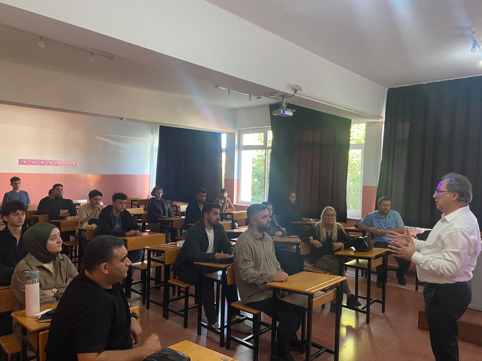 Meslek Yüksekokulumuzda İnşaat Teknolojisi Programında 1. Sınıf Öğrencilerine Yönelik Oryantasyon Eğitimi Gerçekleştirilmiştir 4