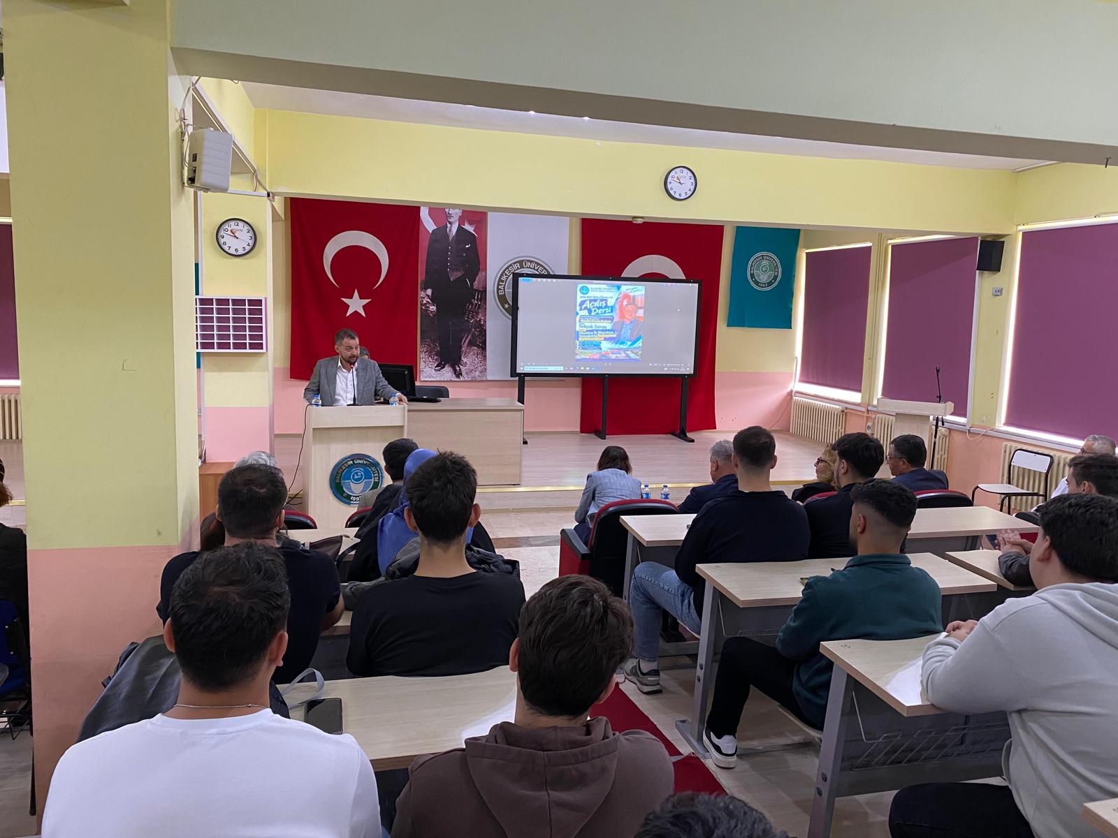 Edremit Meslek Yüksekokulunda 2026–2027 Eğitim-Öğretim Yılı Açılış Dersi Gerçekleştirildi 9