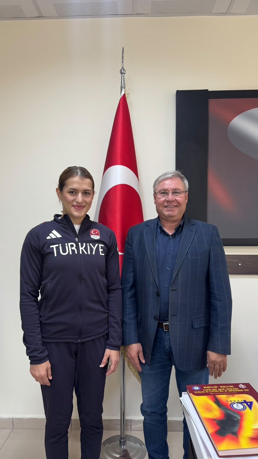 Avrupa Üçüncüsü Milli Boksör Esra Yıldız Kahraman’dan Fakültemize Ziyaret