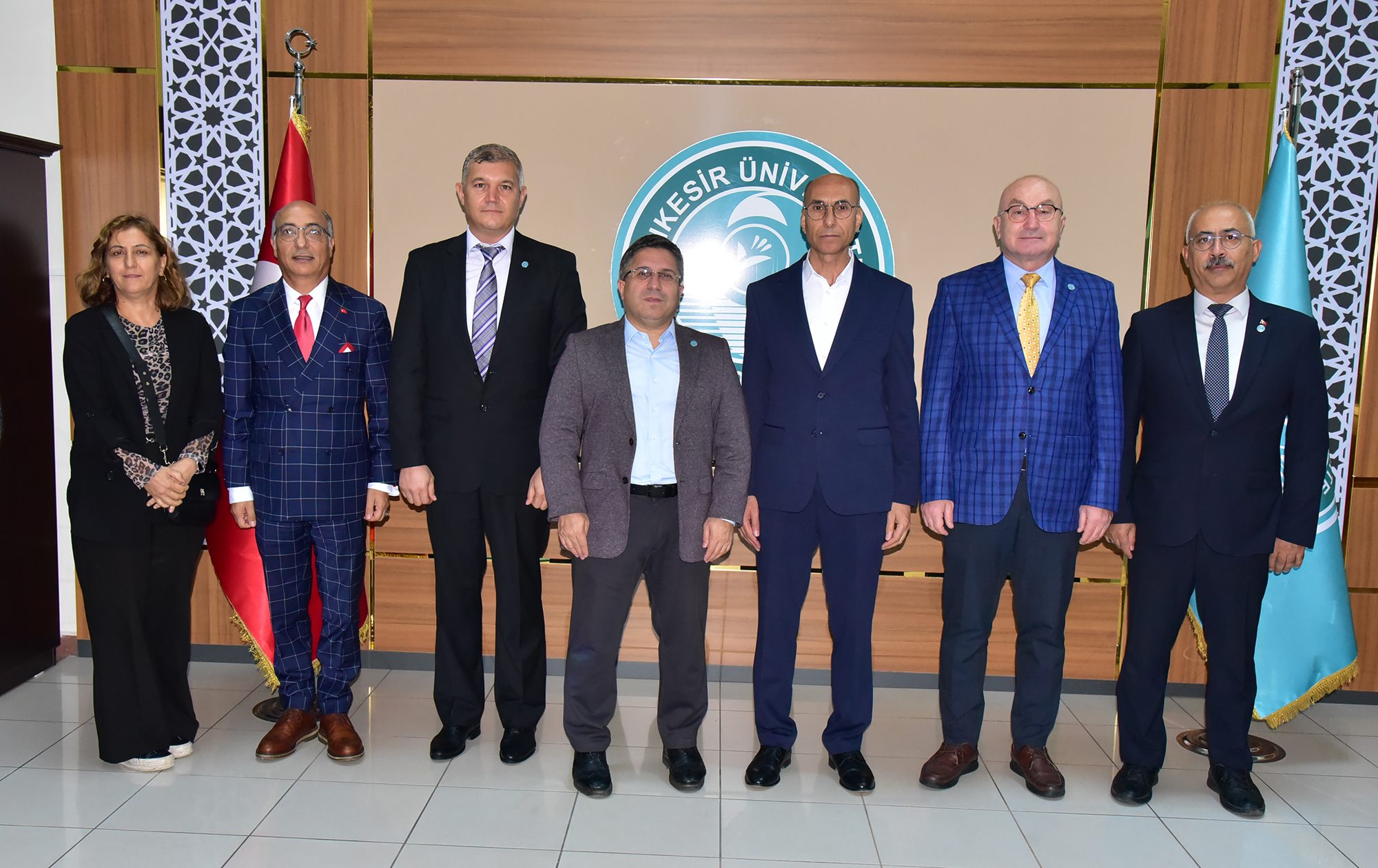 Rektör Oğurlu’dan, Bigadiç MYO’da Eğitime Katkı Sunan Hayırsever İbrahim Duru’ya Plaket  3