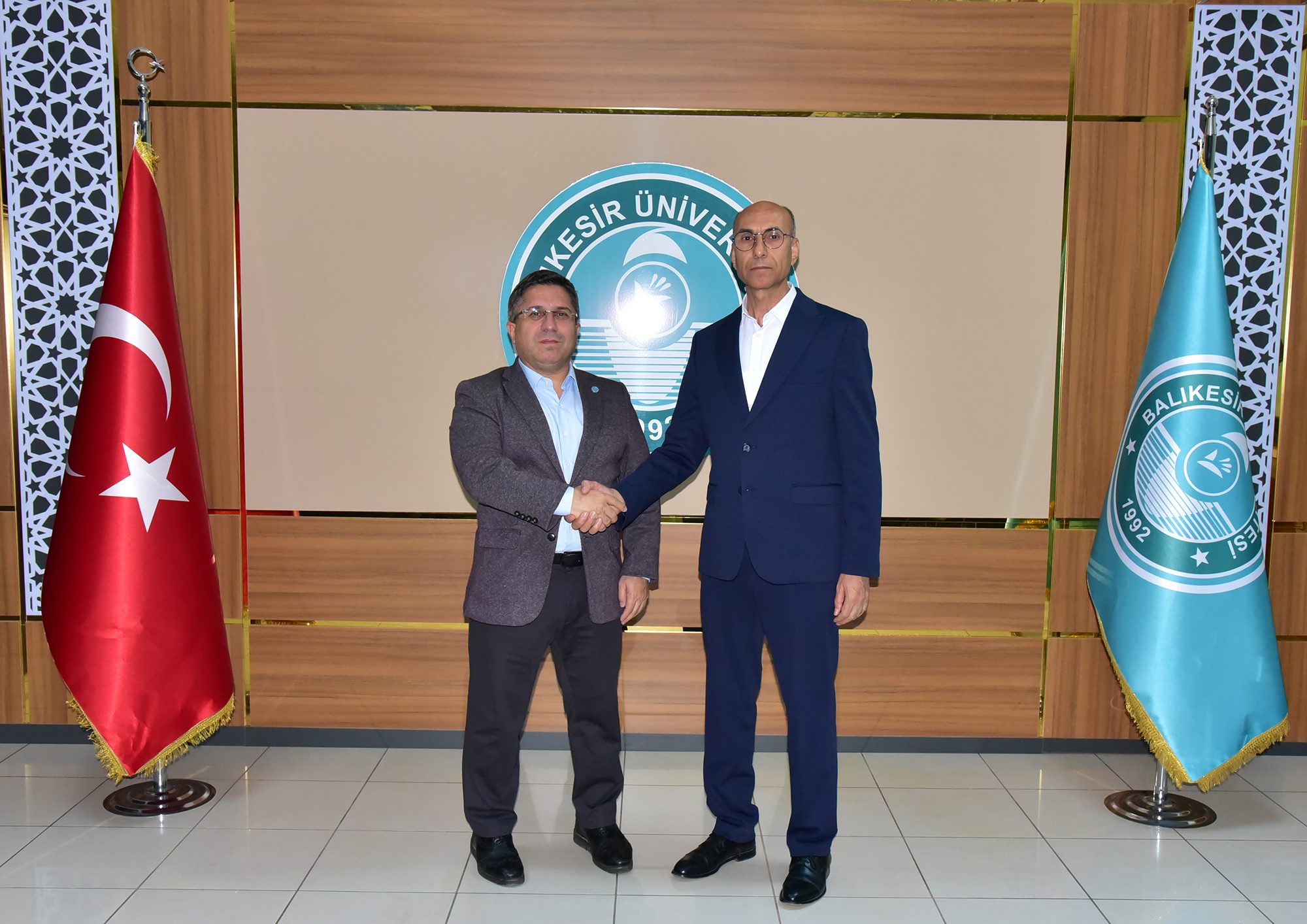 Rektör Oğurlu’dan, Bigadiç MYO’da Eğitime Katkı Sunan Hayırsever İbrahim Duru’ya Plaket  2