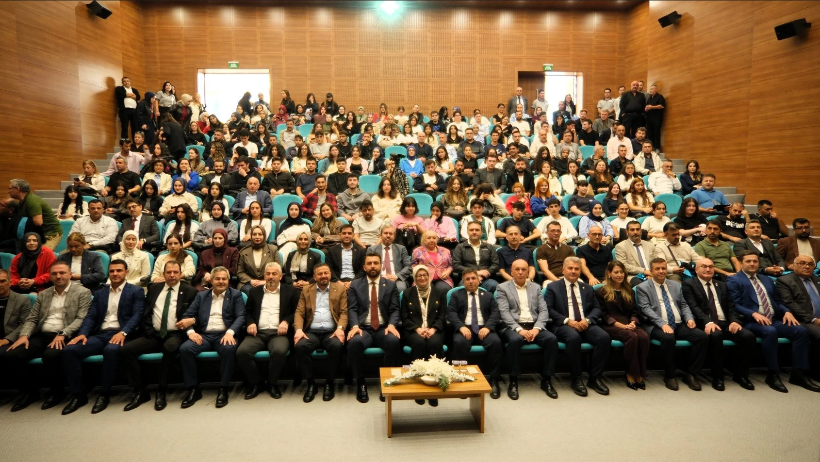 BAÜN Hukuk Fakültesinde Açılış Dersini Ak Parti Genel Başkan Yardımcısı Belgin Uygur Verdi: Terörsüz Türkiye Mesajı
