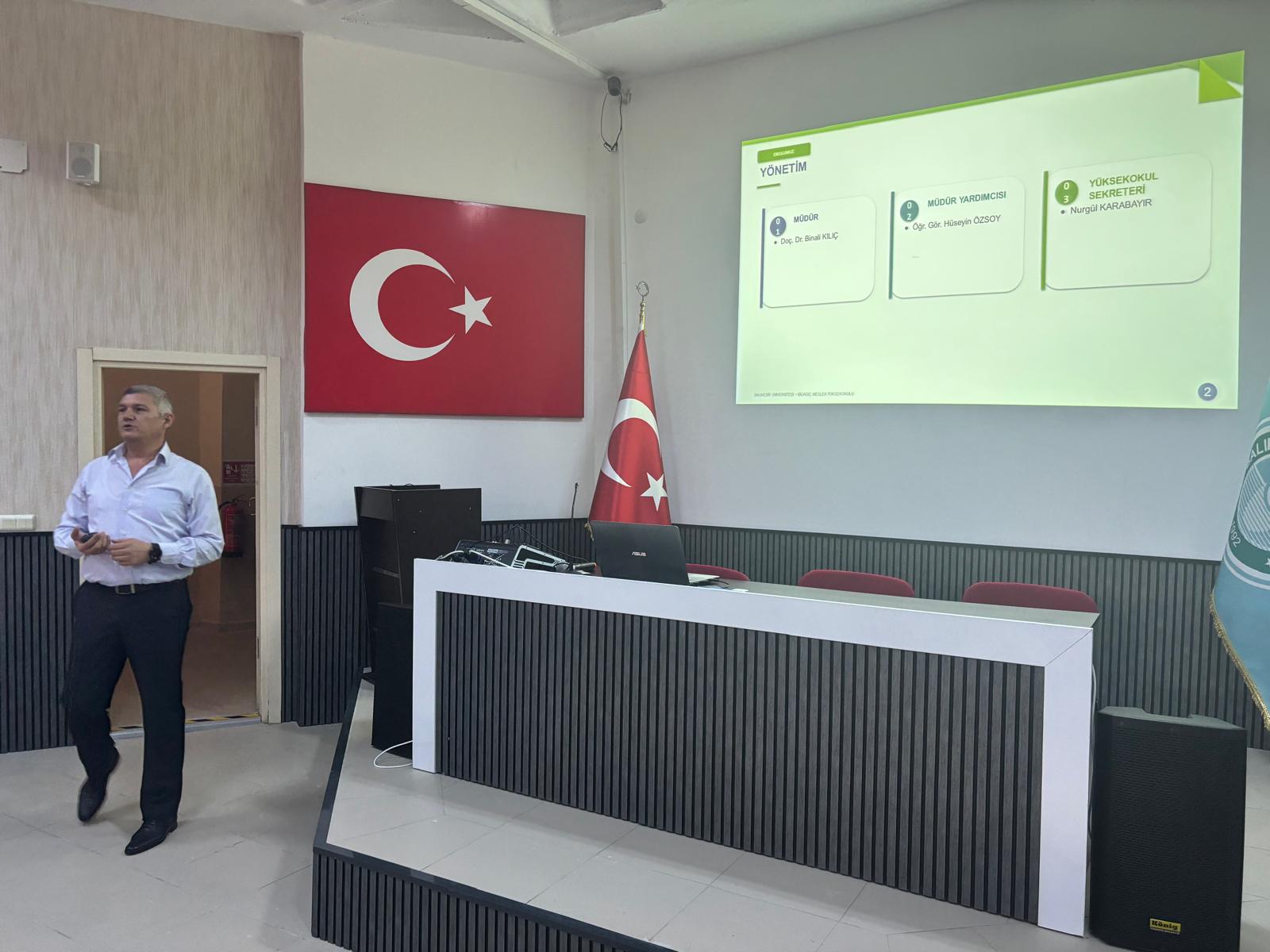 Bigadiç MYO’da Yeni Öğrencilere Özgüven ve Başarı Mesajı: “Emek Verin, Soru Sorun, Kendinize Güvenin” 2