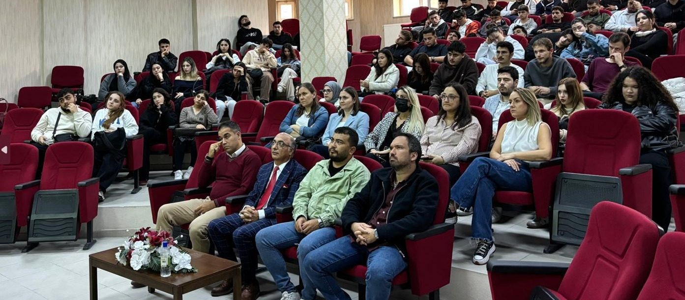 Bigadiç MYO’da Yeni Öğrencilere Özgüven ve Başarı Mesajı: “Emek Verin, Soru Sorun, Kendinize Güvenin” 6