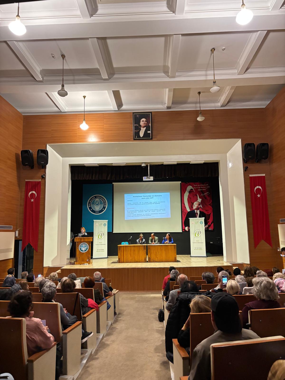 “Alzheimer’ı Anlamak: Riskten Tanıya, Tedaviden Bakıma” Paneli Gerçekleştirildi 1