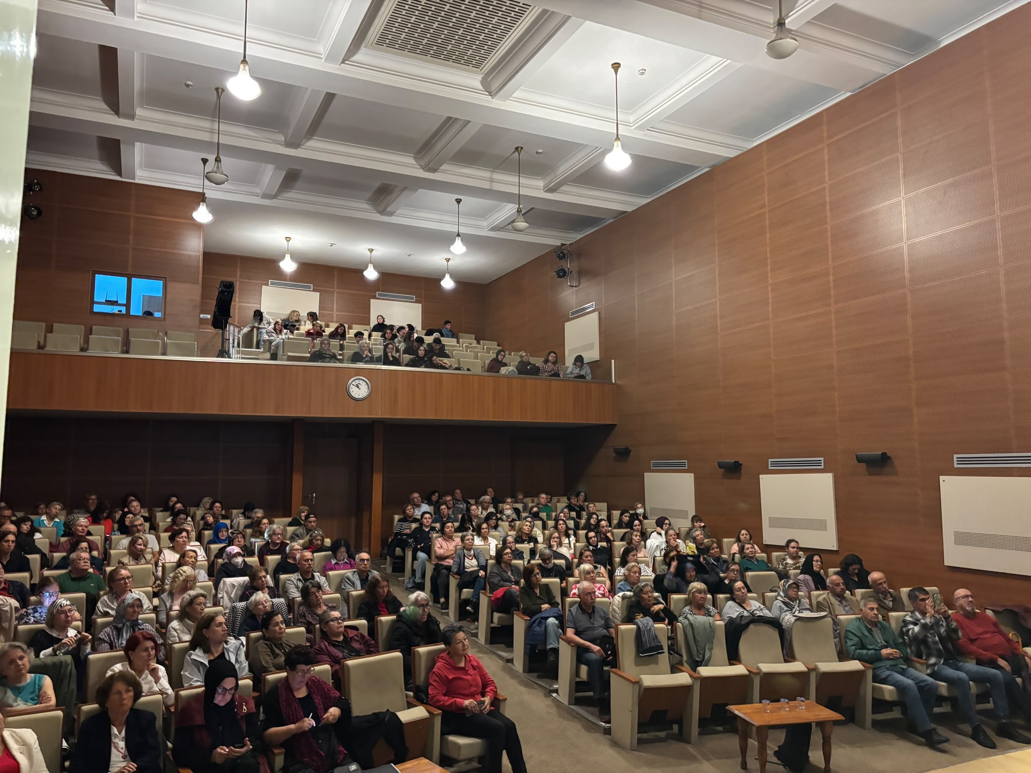 “Alzheimer’ı Anlamak: Riskten Tanıya, Tedaviden Bakıma” Paneli Gerçekleştirildi 4