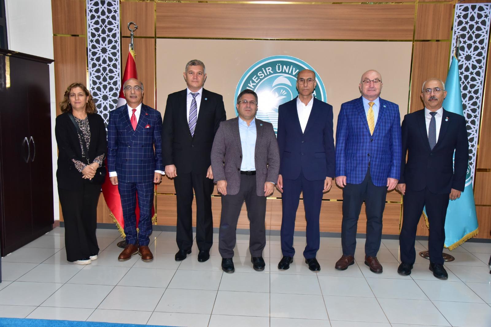 Rektör Oğurlu’dan, Bigadiç MYO’da Eğitime Katkı Sunan Hayırsever İbrahim Duru’ya Plaket  1