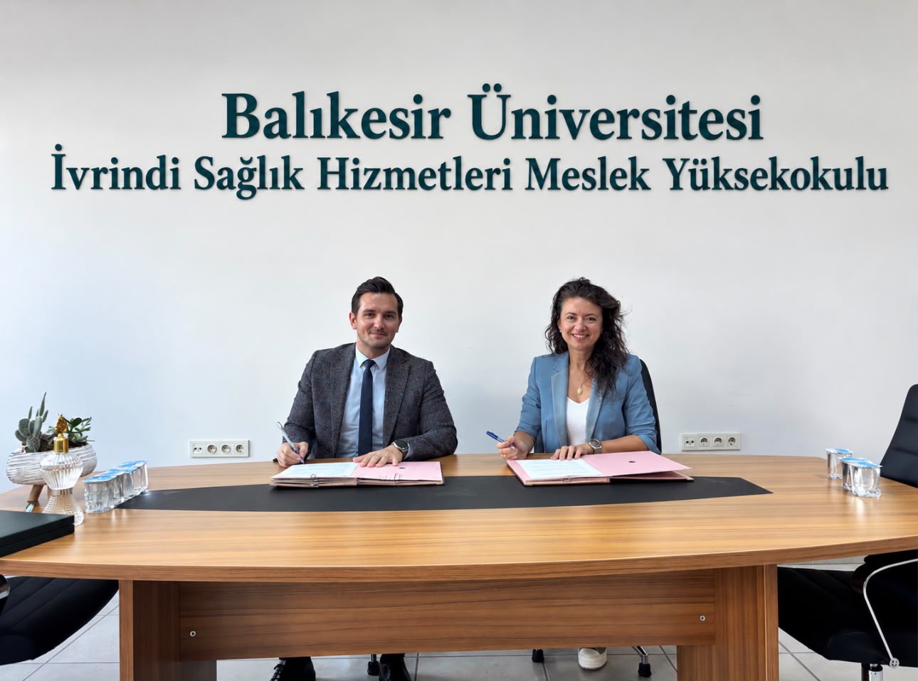 Öğrencilerimizin Taleplerini önemsiyor, Hayata Geçirmek İçin İş Birliklerimizi Güçlendiriyoruz.